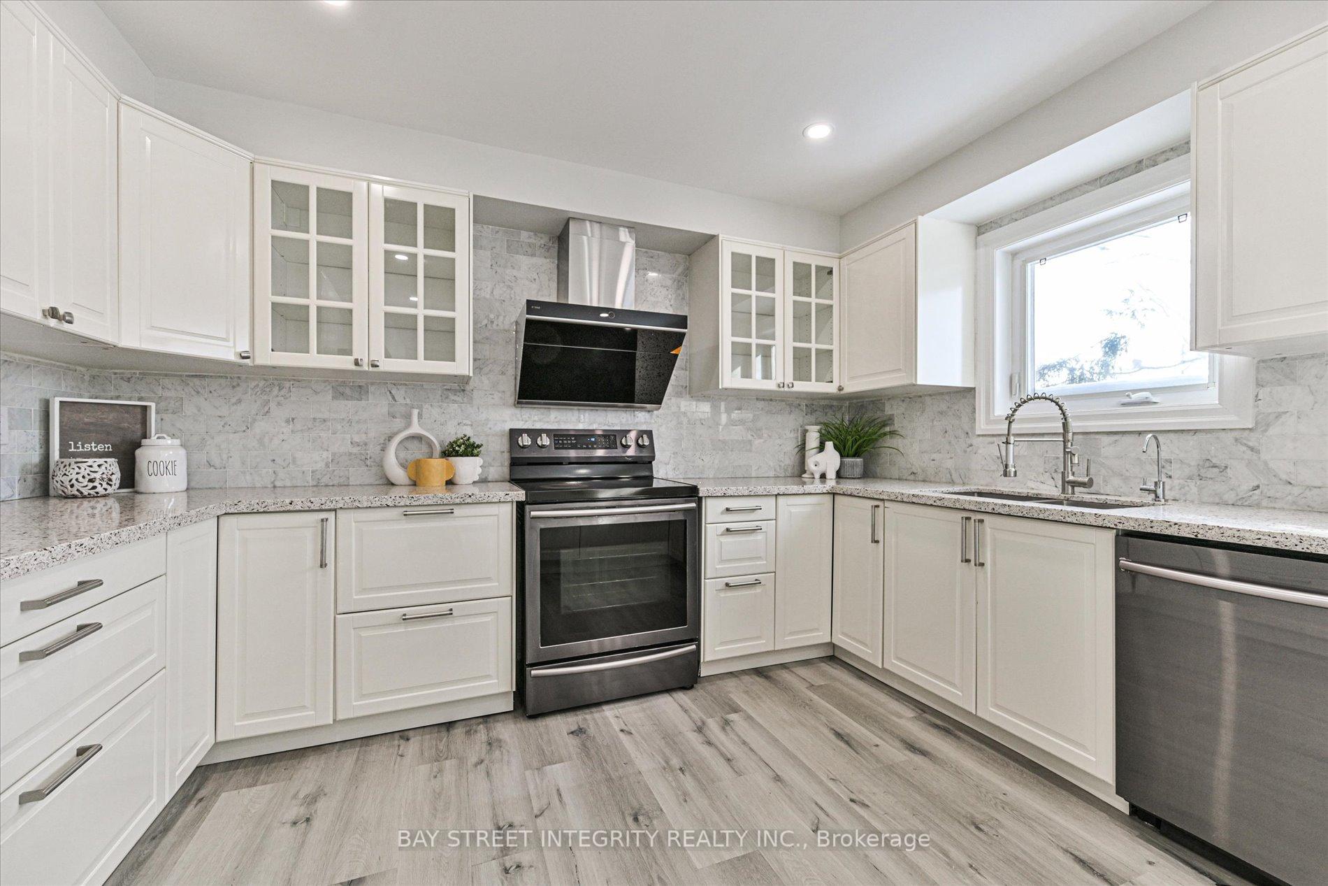 Photo 6 of 28 Carnforth Drive, Markham, Unionville — HOMEH