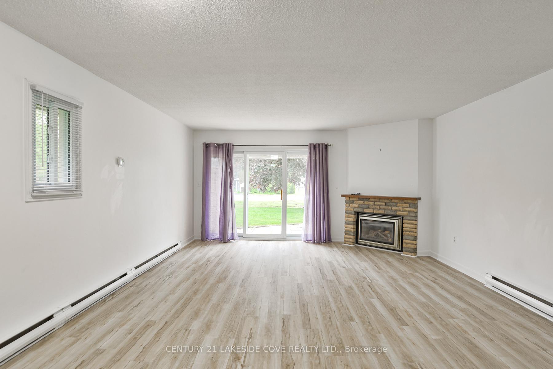 Photo 5 of Unit 5, 4 Paradise Boulevard, Ramara, Rural Ramara — HOMEH