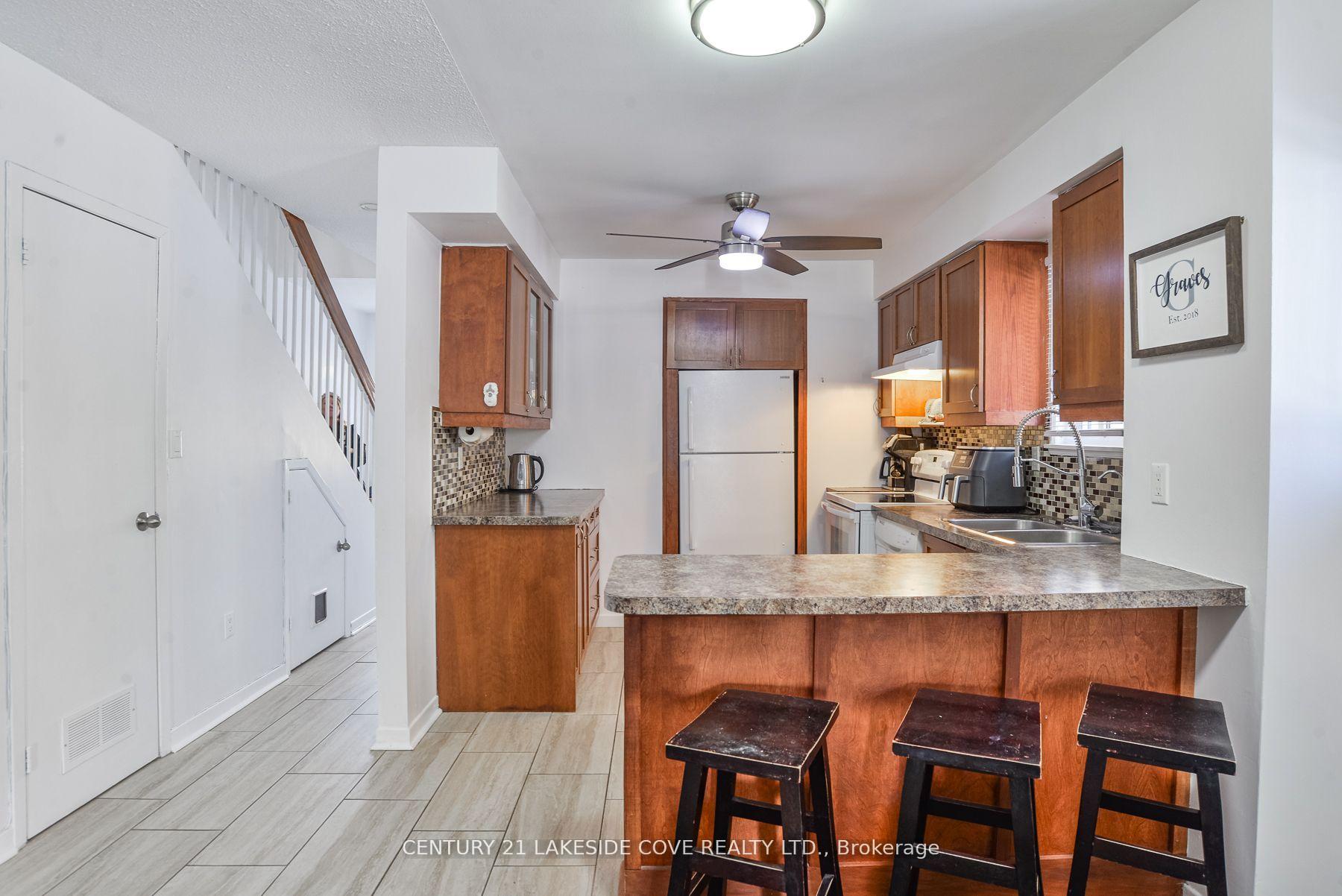 Photo 2 of Unit 5, 4 Paradise Boulevard, Ramara, Rural Ramara — HOMEH