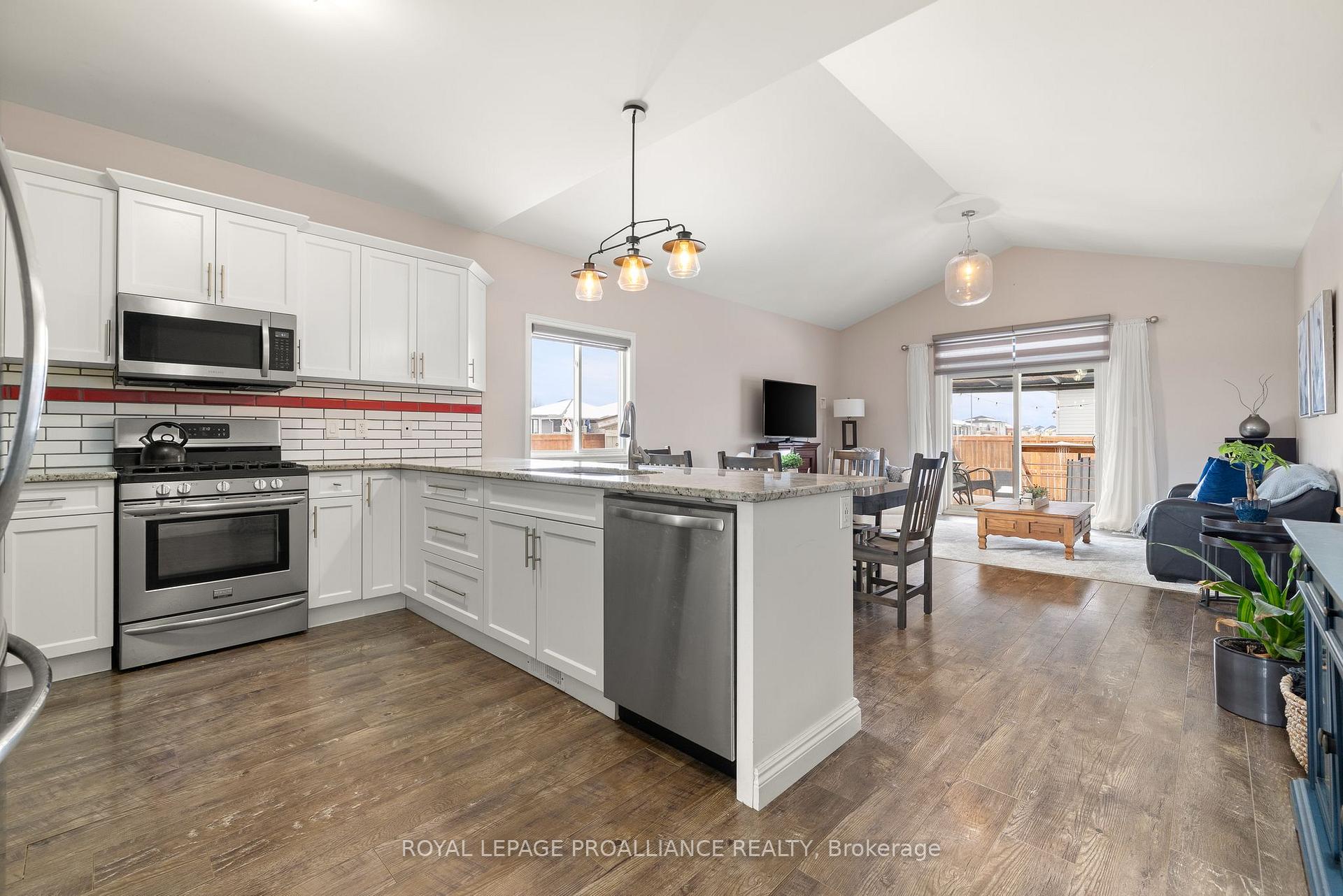 Photo 4 of 79 Glenview Crescent, Belleville, Belleville Ward — HOMEH