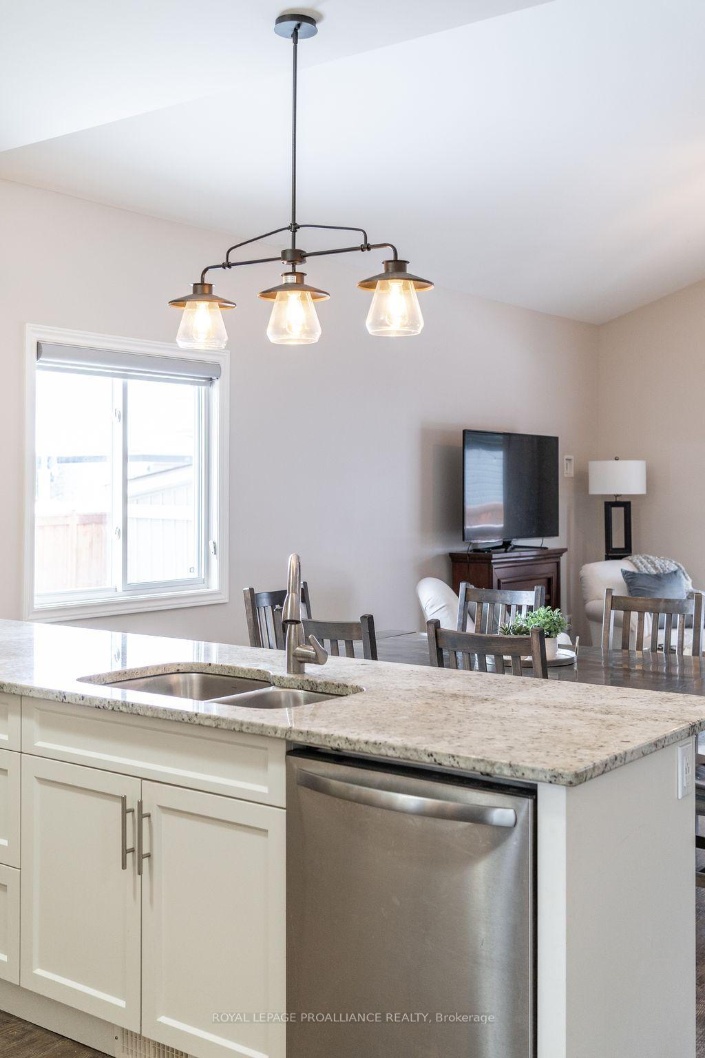 Photo 5 of 79 Glenview Crescent, Belleville, Belleville Ward — HOMEH