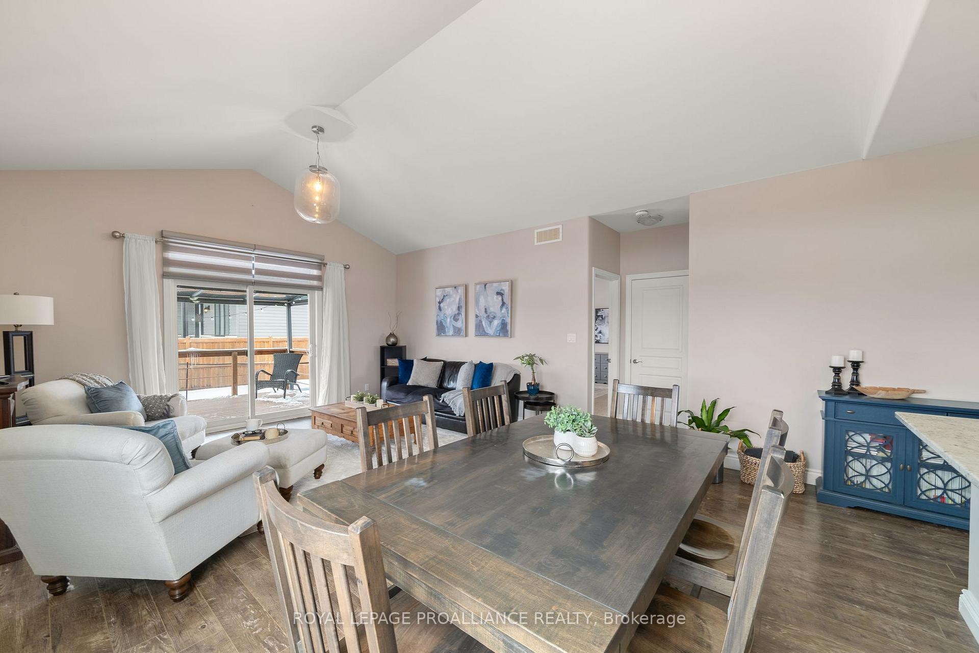 Photo 12 of 79 Glenview Crescent, Belleville, Belleville Ward — HOMEH