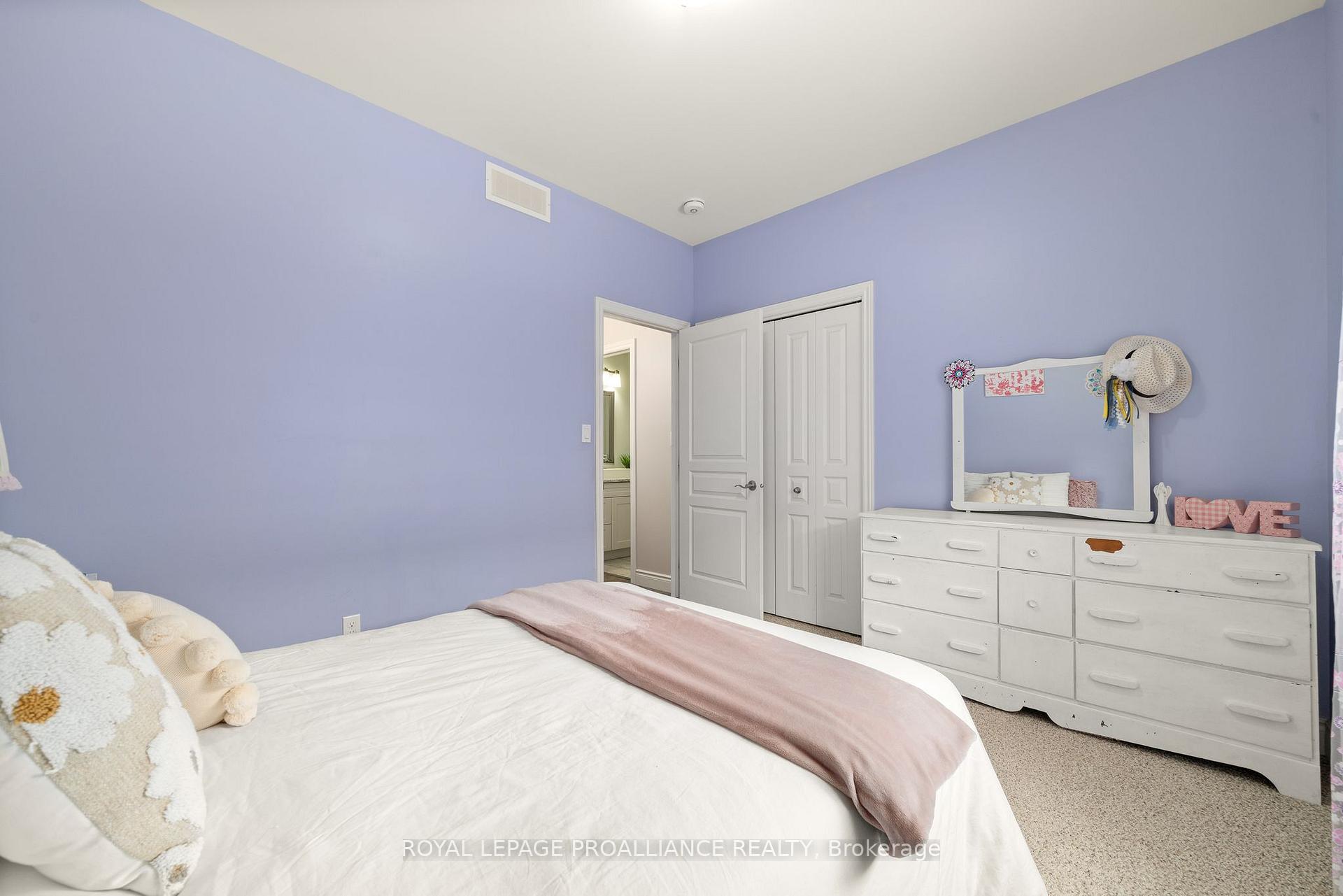 Photo 23 of 79 Glenview Crescent, Belleville, Belleville Ward — HOMEH