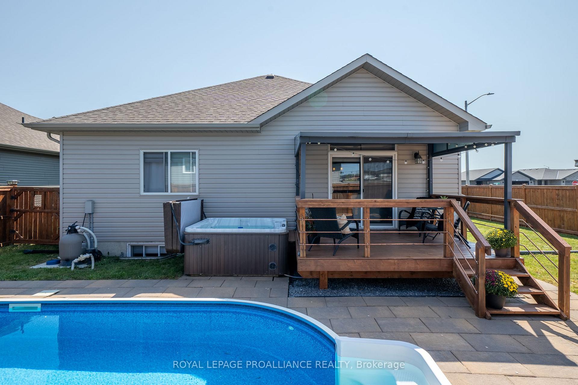 Photo 43 of 79 Glenview Crescent, Belleville, Belleville Ward — HOMEH