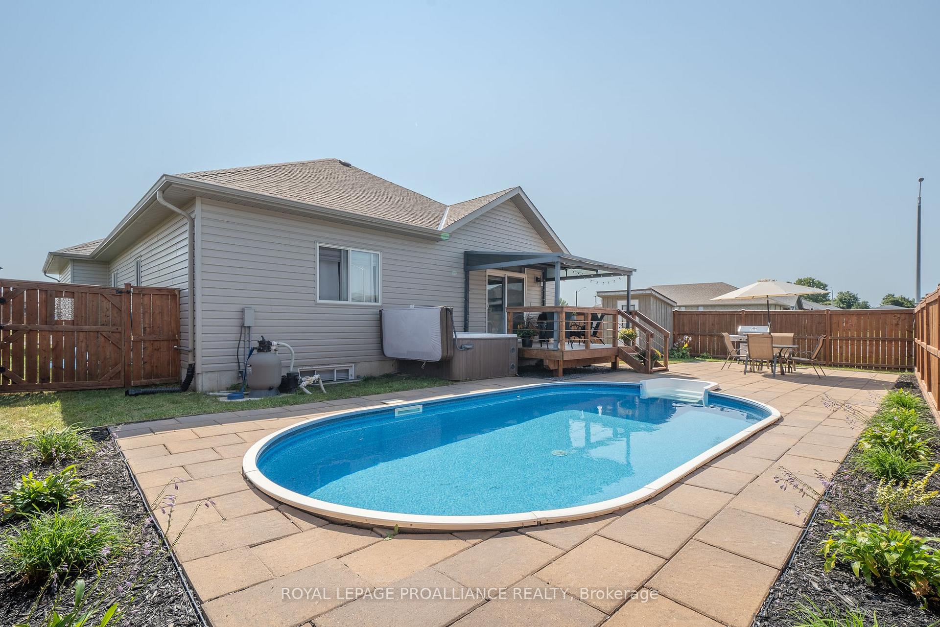 Photo 44 of 79 Glenview Crescent, Belleville, Belleville Ward — HOMEH