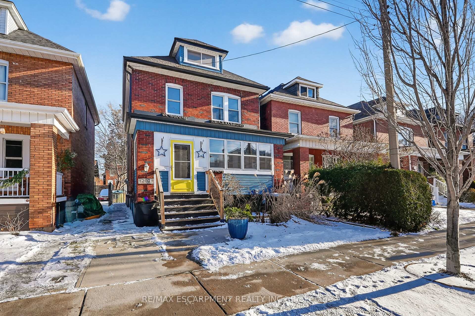 Front of 207 Edgemont Street S