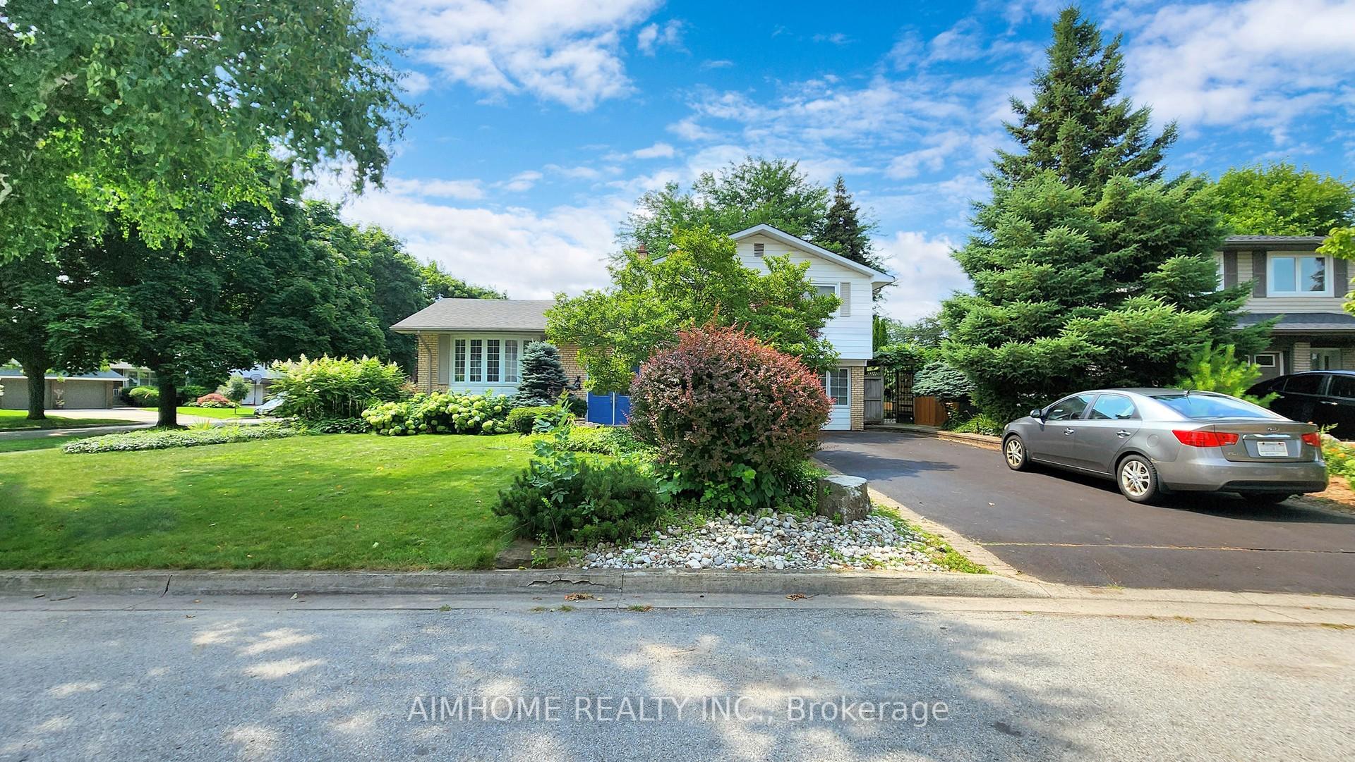 Photo 1 of 504 Fenwick Place, Burlington, Roseland — HOMEH