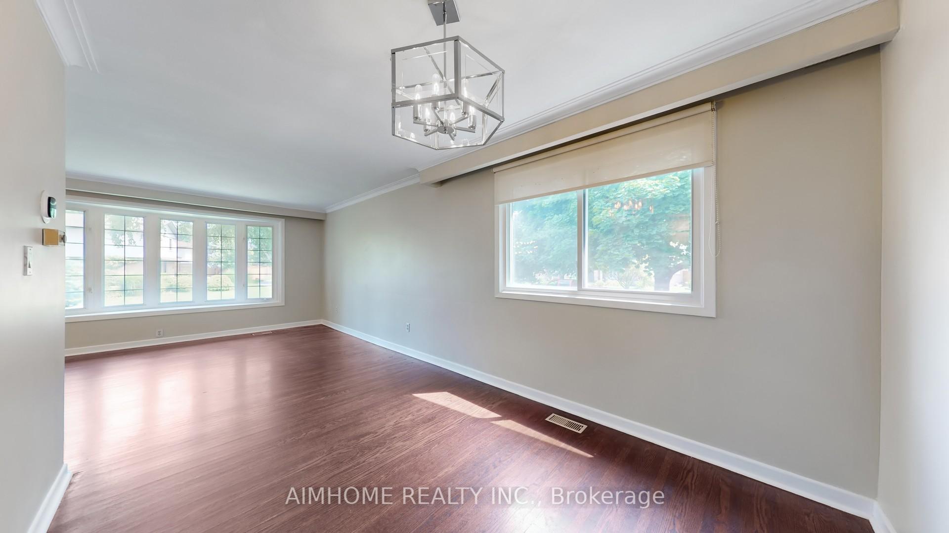 Photo 7 of 504 Fenwick Place, Burlington, Roseland — HOMEH