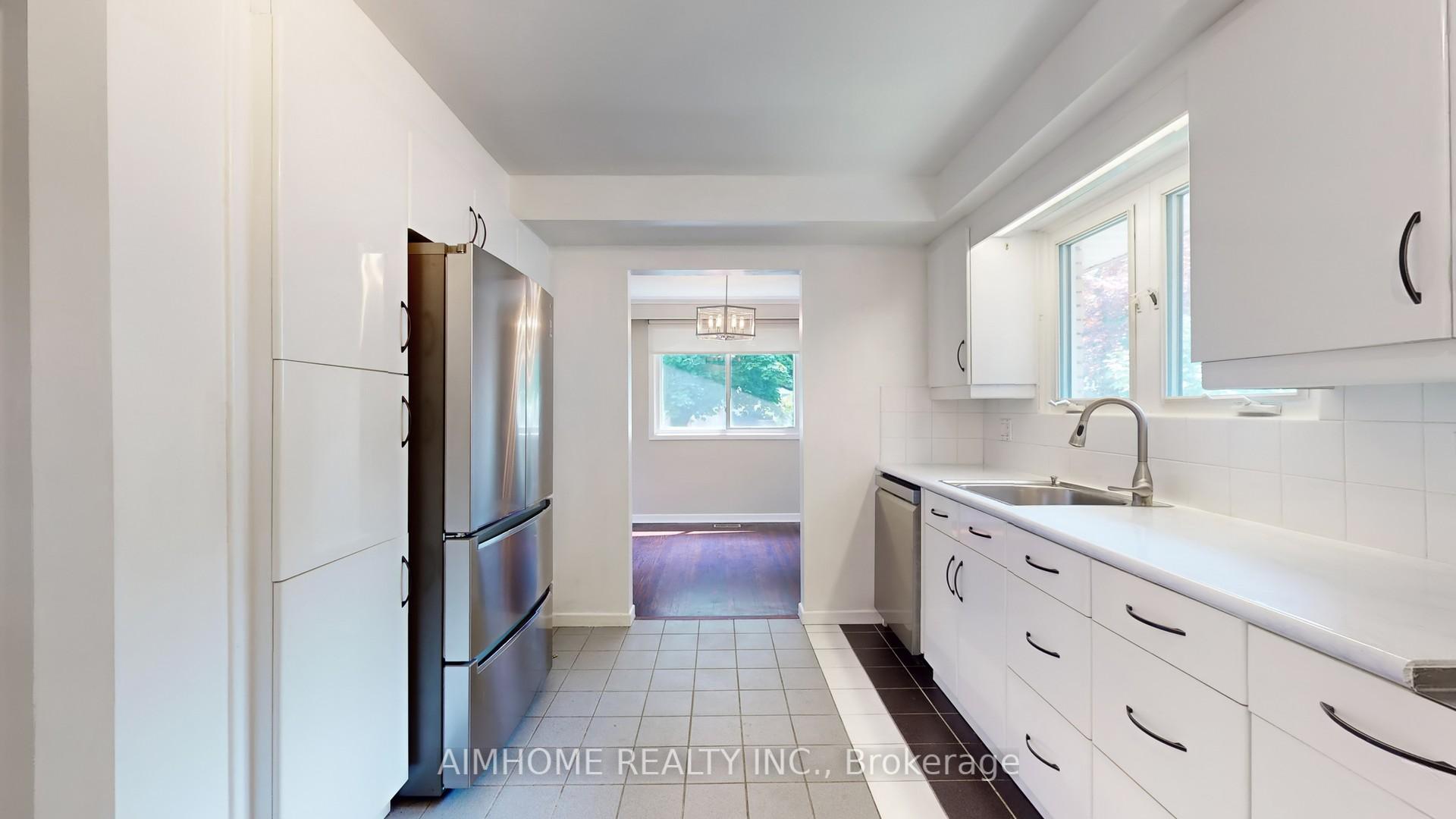 Photo 9 of 504 Fenwick Place, Burlington, Roseland — HOMEH