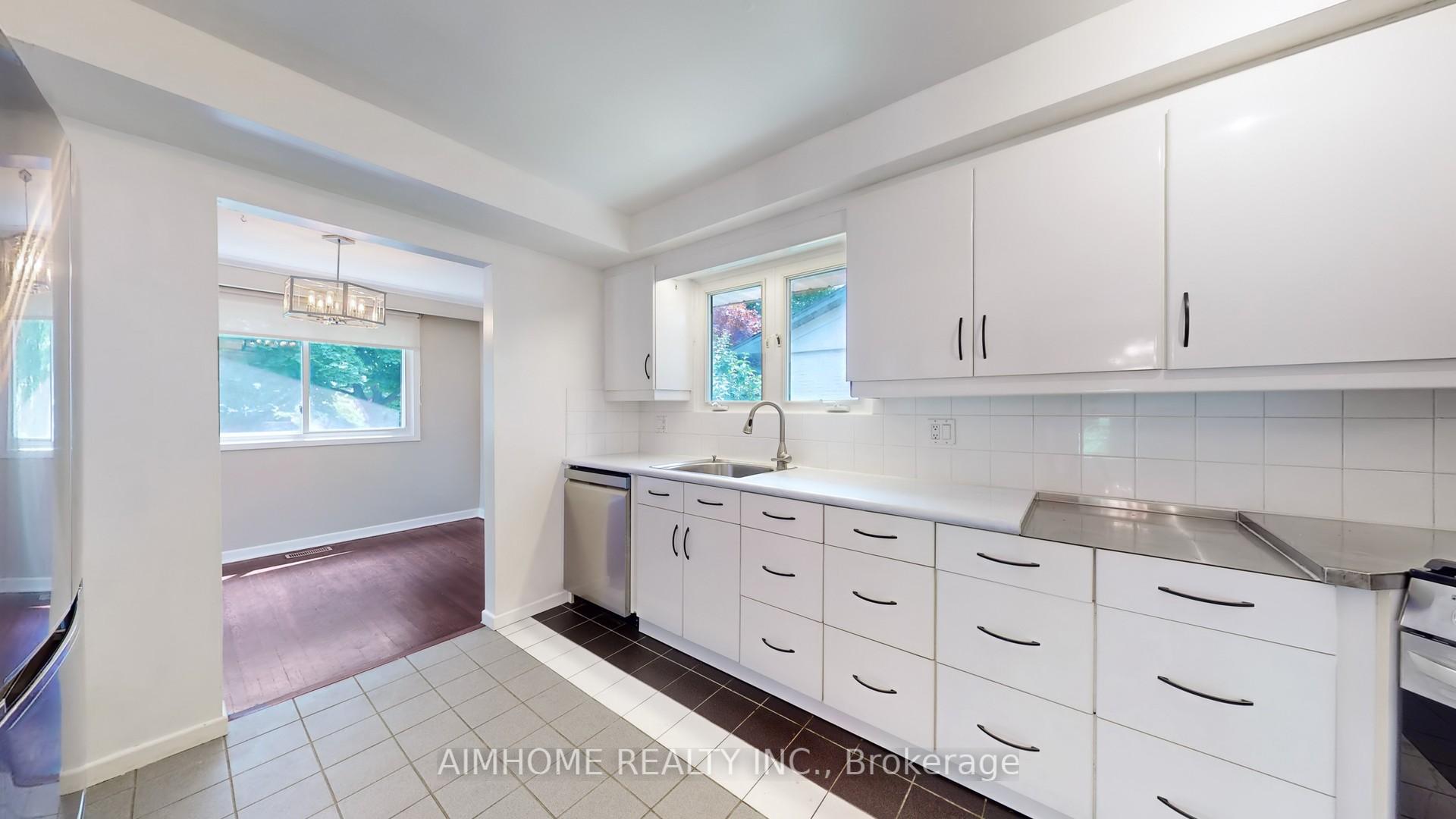 Photo 10 of 504 Fenwick Place, Burlington, Roseland — HOMEH