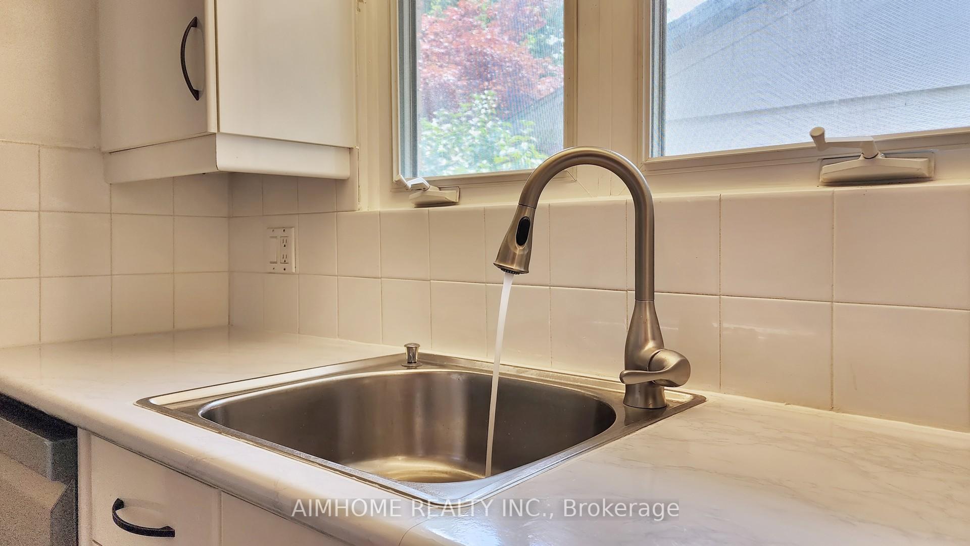 Photo 12 of 504 Fenwick Place, Burlington, Roseland — HOMEH