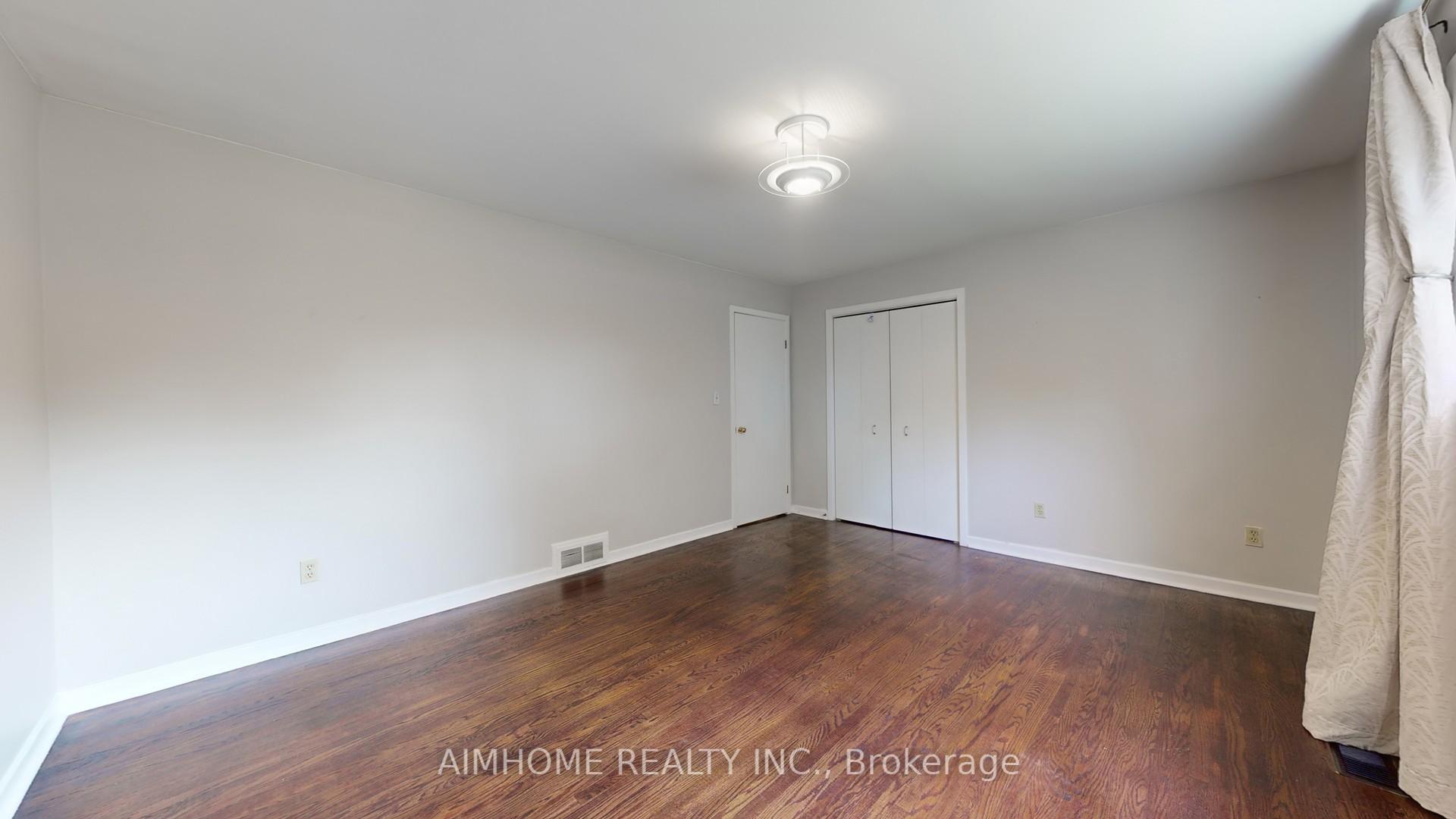 Photo 16 of 504 Fenwick Place, Burlington, Roseland — HOMEH