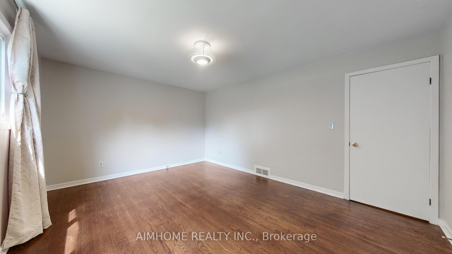 Photo 17 of 504 Fenwick Place, Burlington, Roseland — HOMEH