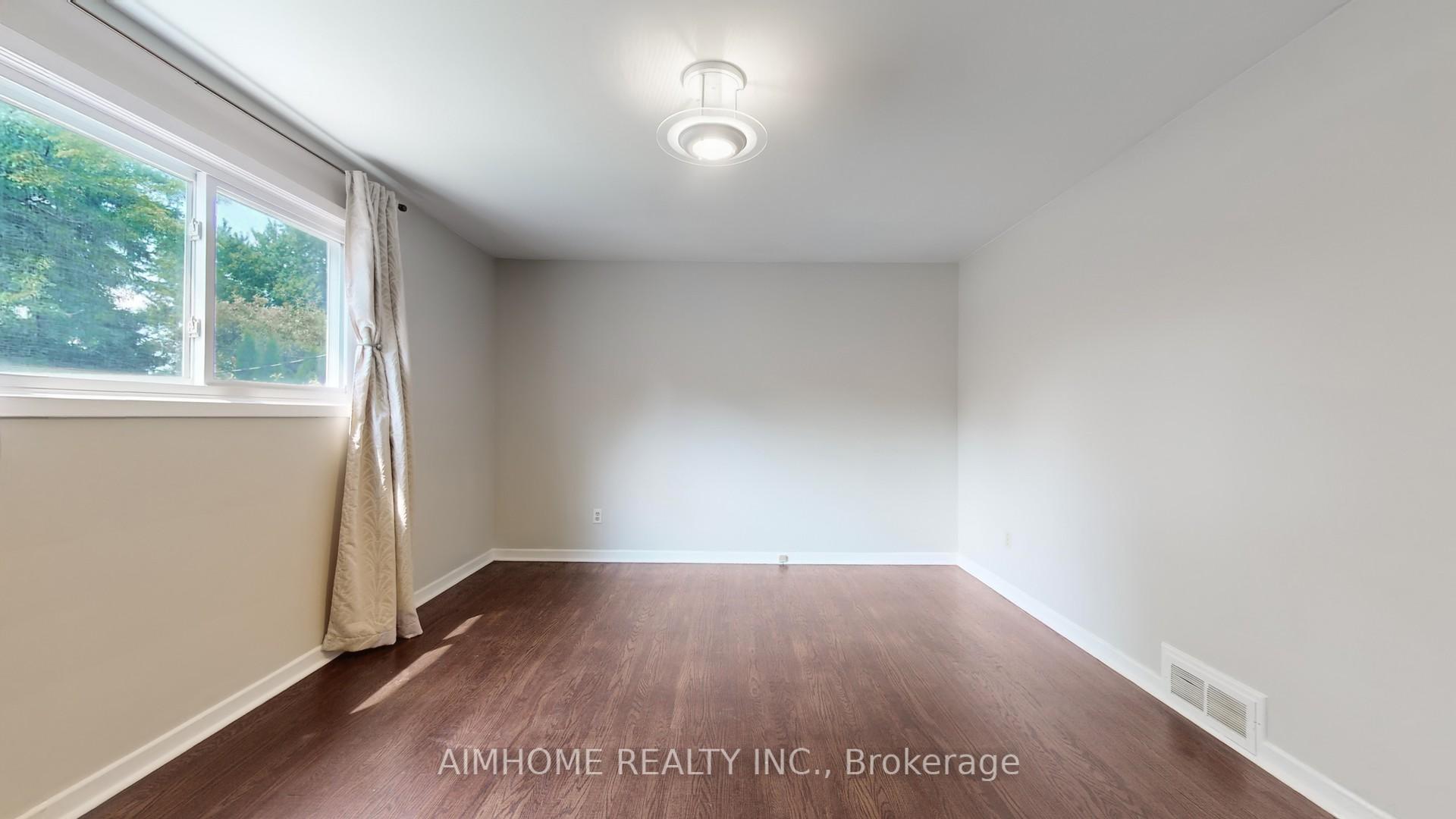 Photo 18 of 504 Fenwick Place, Burlington, Roseland — HOMEH