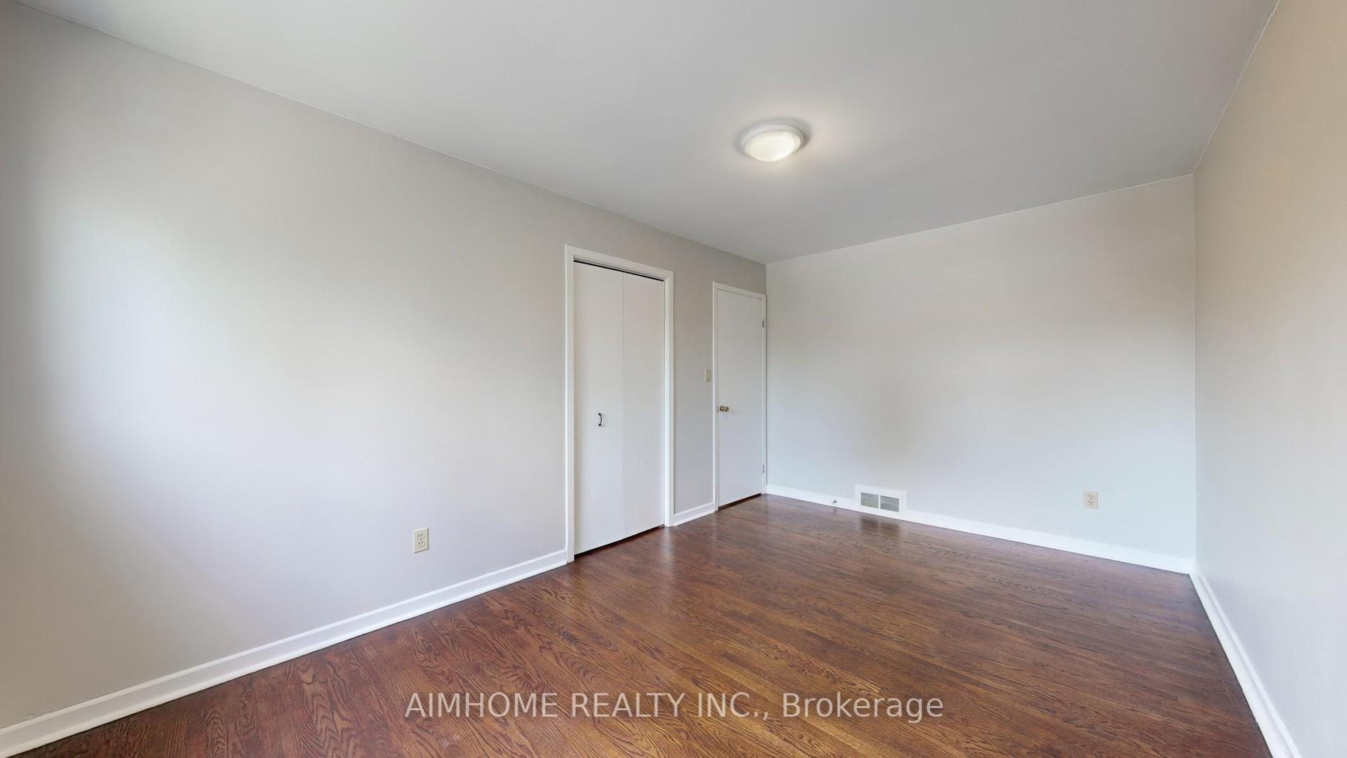 Photo 21 of 504 Fenwick Place, Burlington, Roseland — HOMEH