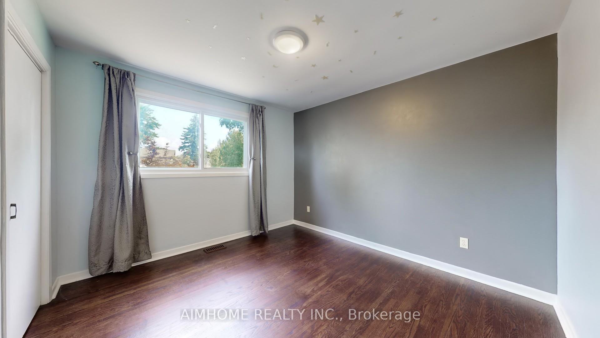 Photo 23 of 504 Fenwick Place, Burlington, Roseland — HOMEH