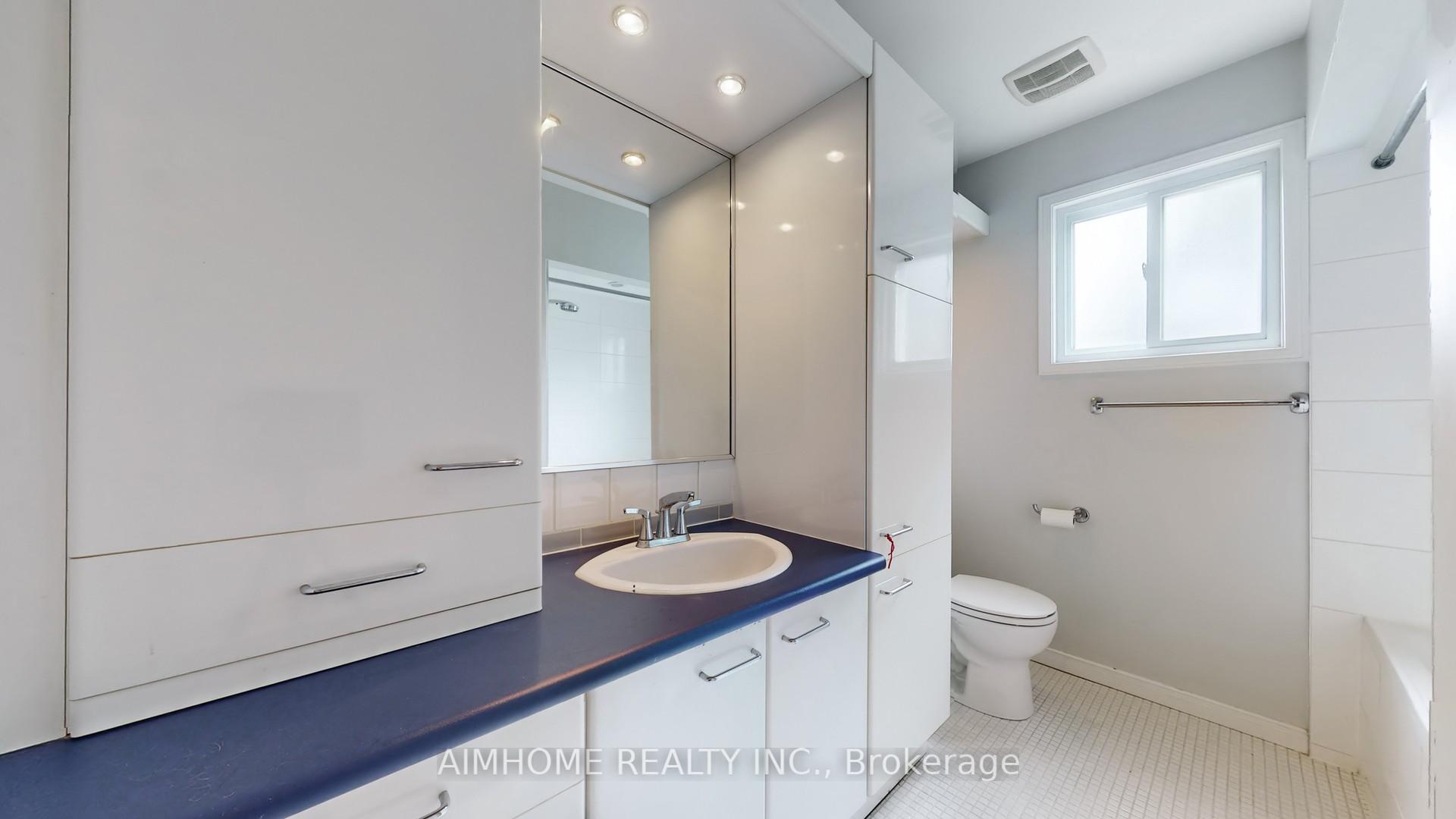 Photo 25 of 504 Fenwick Place, Burlington, Roseland — HOMEH