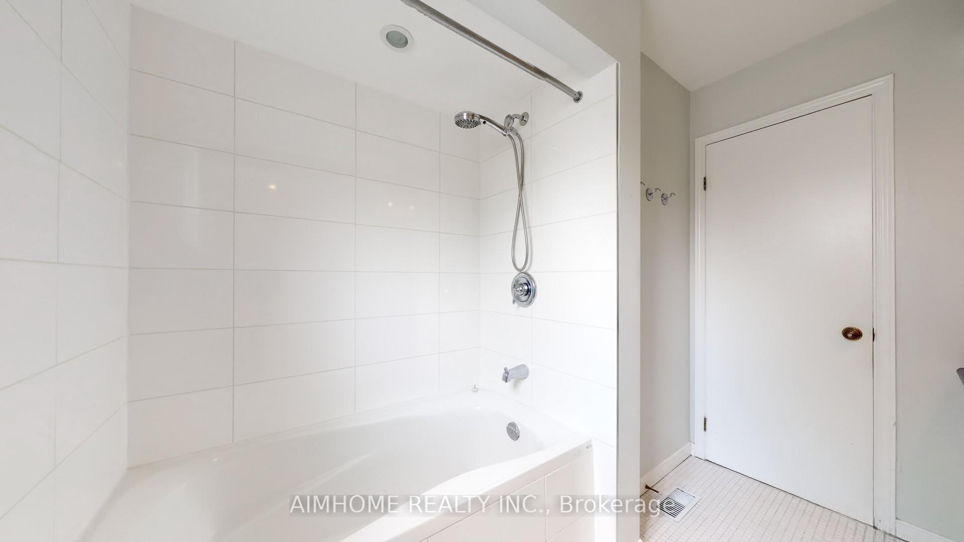 Photo 26 of 504 Fenwick Place, Burlington, Roseland — HOMEH