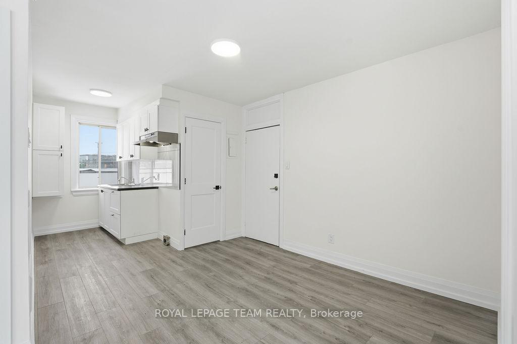 Photo 2 of Unit 1, 874 Clyde Avenue, Ottawa, McKellar Heights — HOMEH