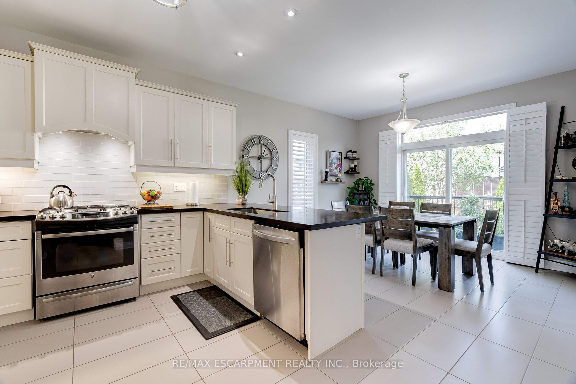 Photo 15 of 13 Biggar Crescent, Grimsby, Grimsby West — HOMEH