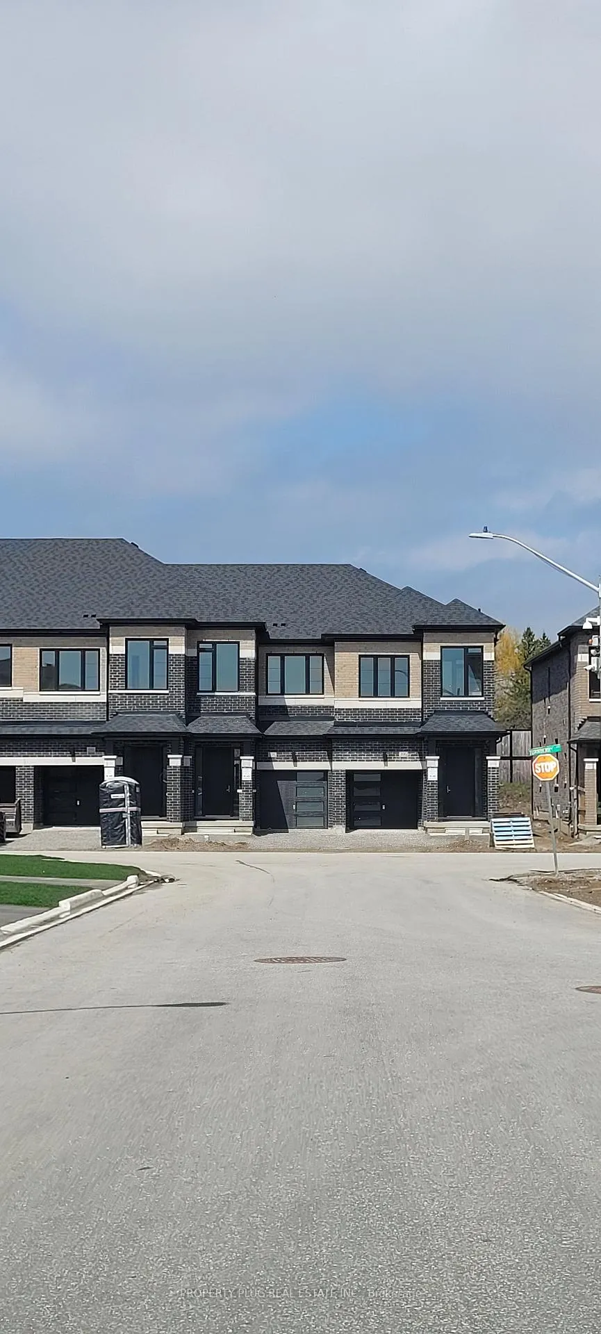 Photo 3 of 108 Turnberry Lane, Barrie, Painswick South — HOMEH