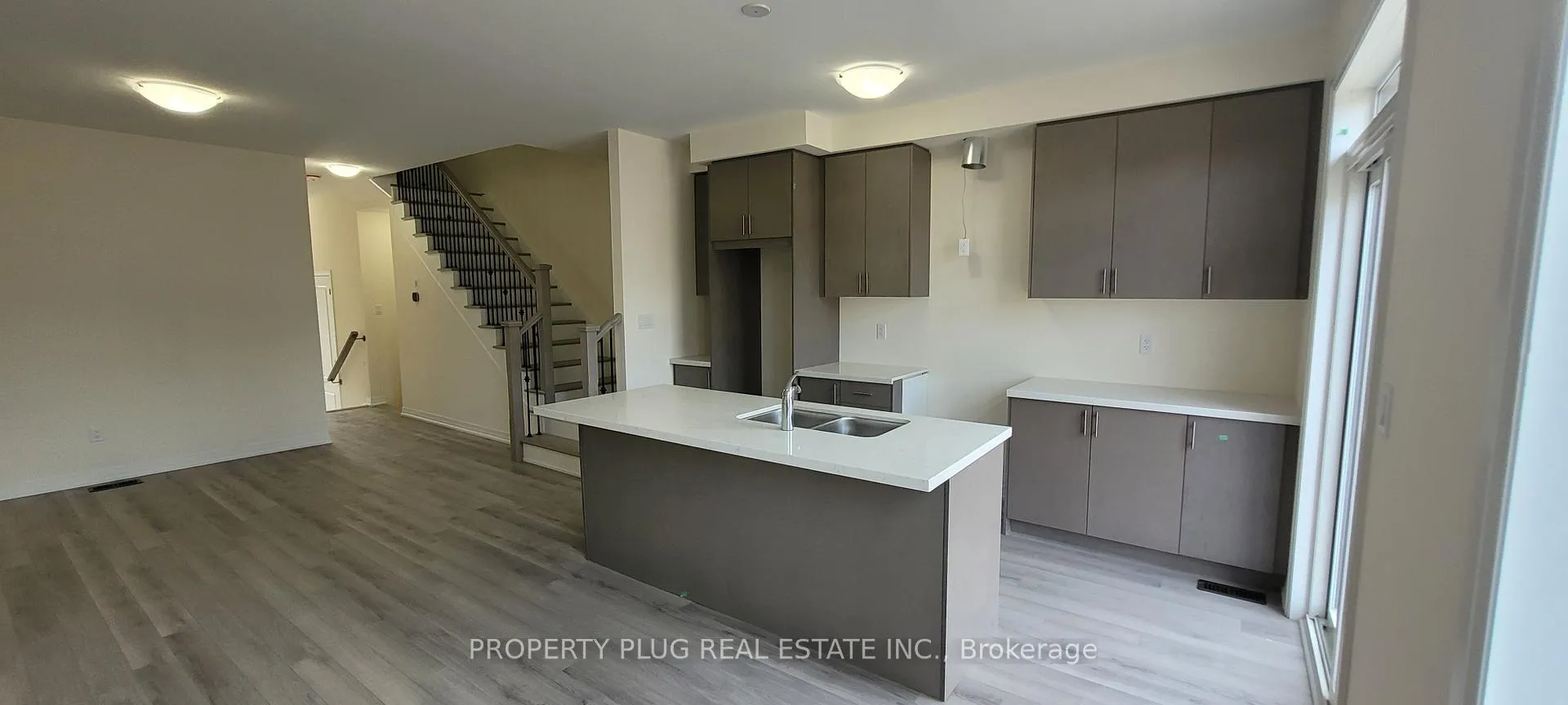 Photo 9 of 108 Turnberry Lane, Barrie, Painswick South — HOMEH
