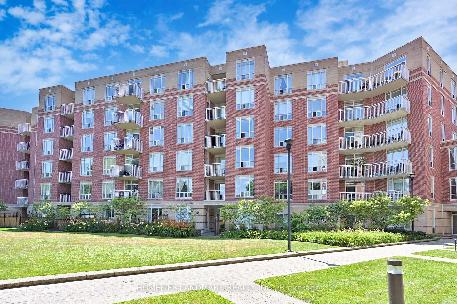 Photo 3 of Unit 404, 451 Rosewell Avenue, Toronto, Lawrence Park South — HOMEH