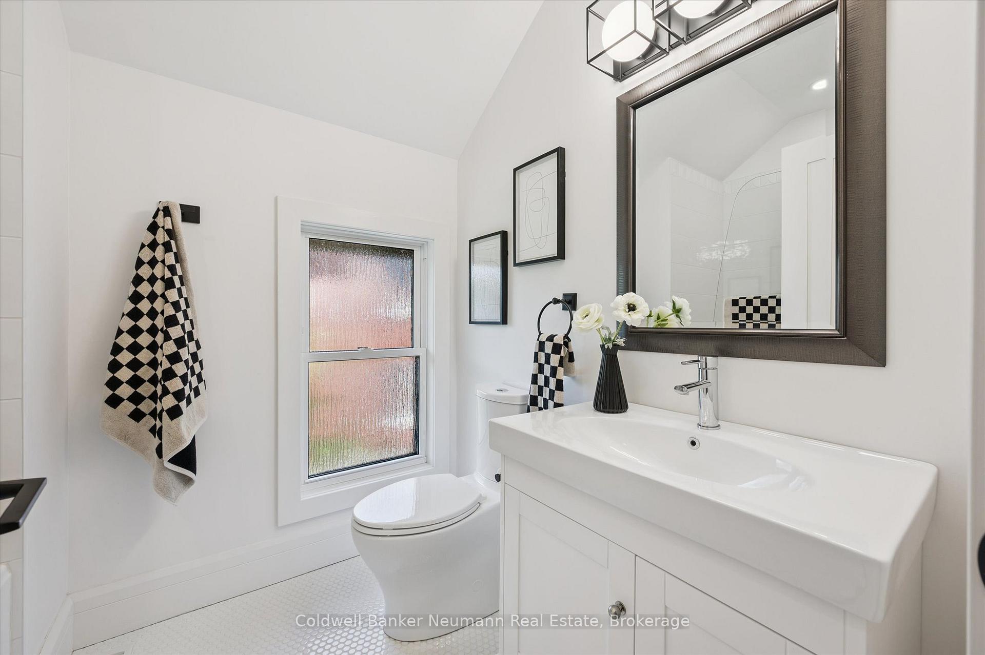 Photo 20 of 62 Kirkland Street, Guelph, Exhibition Park — HOMEH
