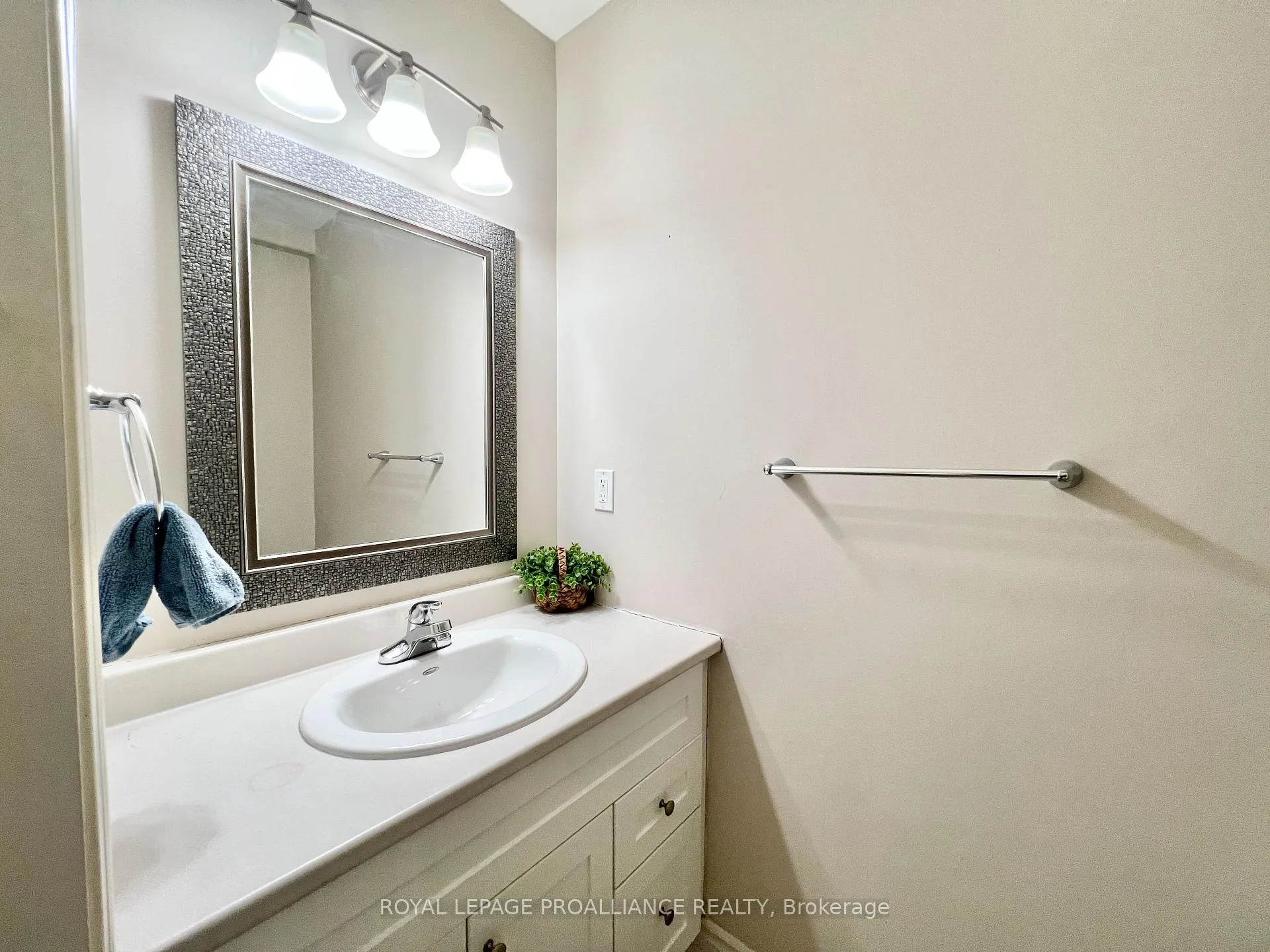 Photo 12 of 32 Princeton Place, Belleville, Thurlow Ward — HOMEH