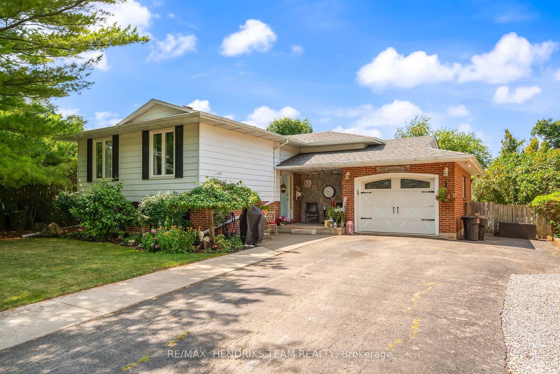 Photo 1 of 5 Whittaker Avenue, Grimsby, Grimsby Beach — HOMEH