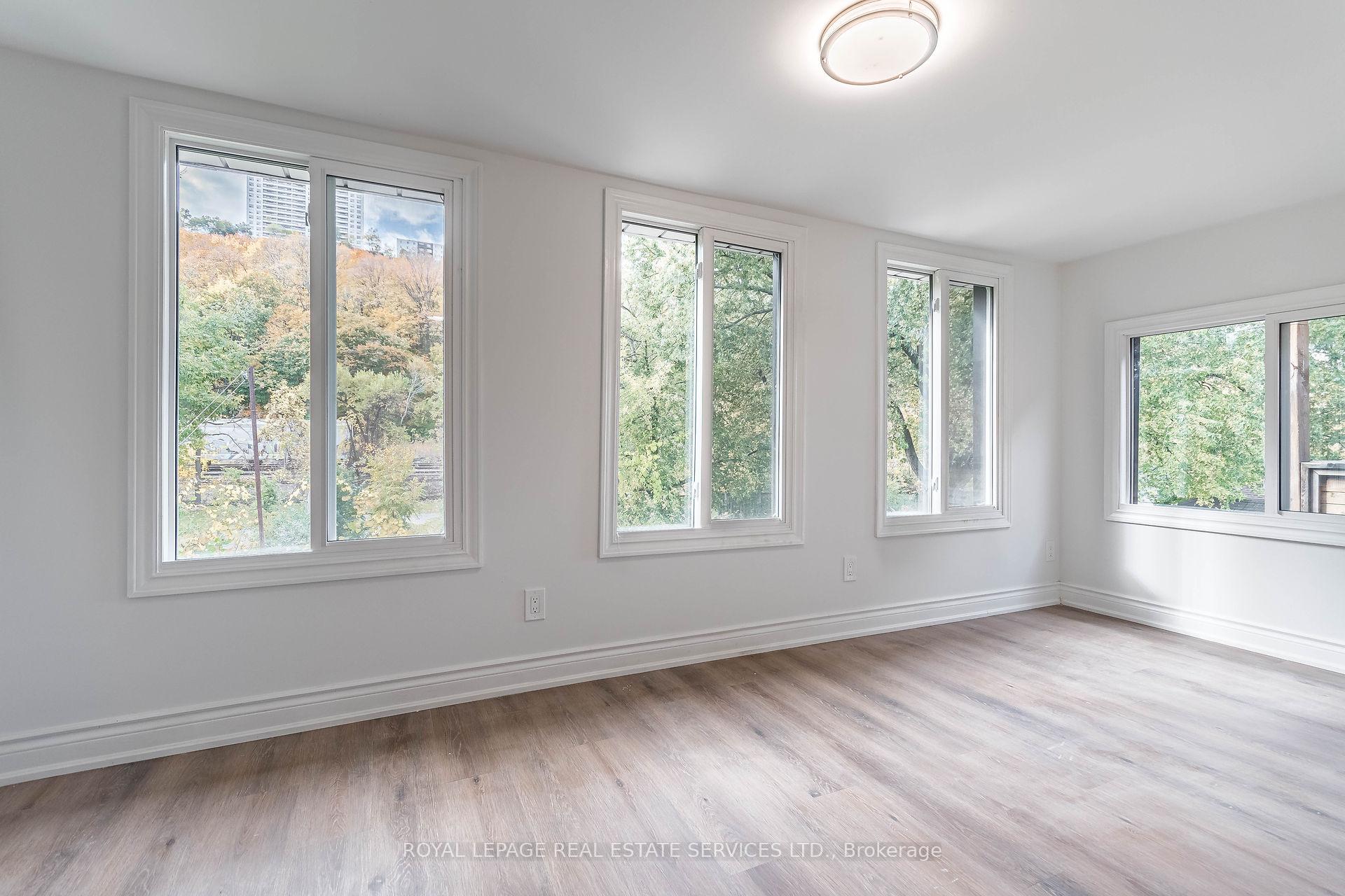 Photo 10 of Unit Upper, 286 Cumberland Avenue, Hamilton, Blakeley — HOMEH