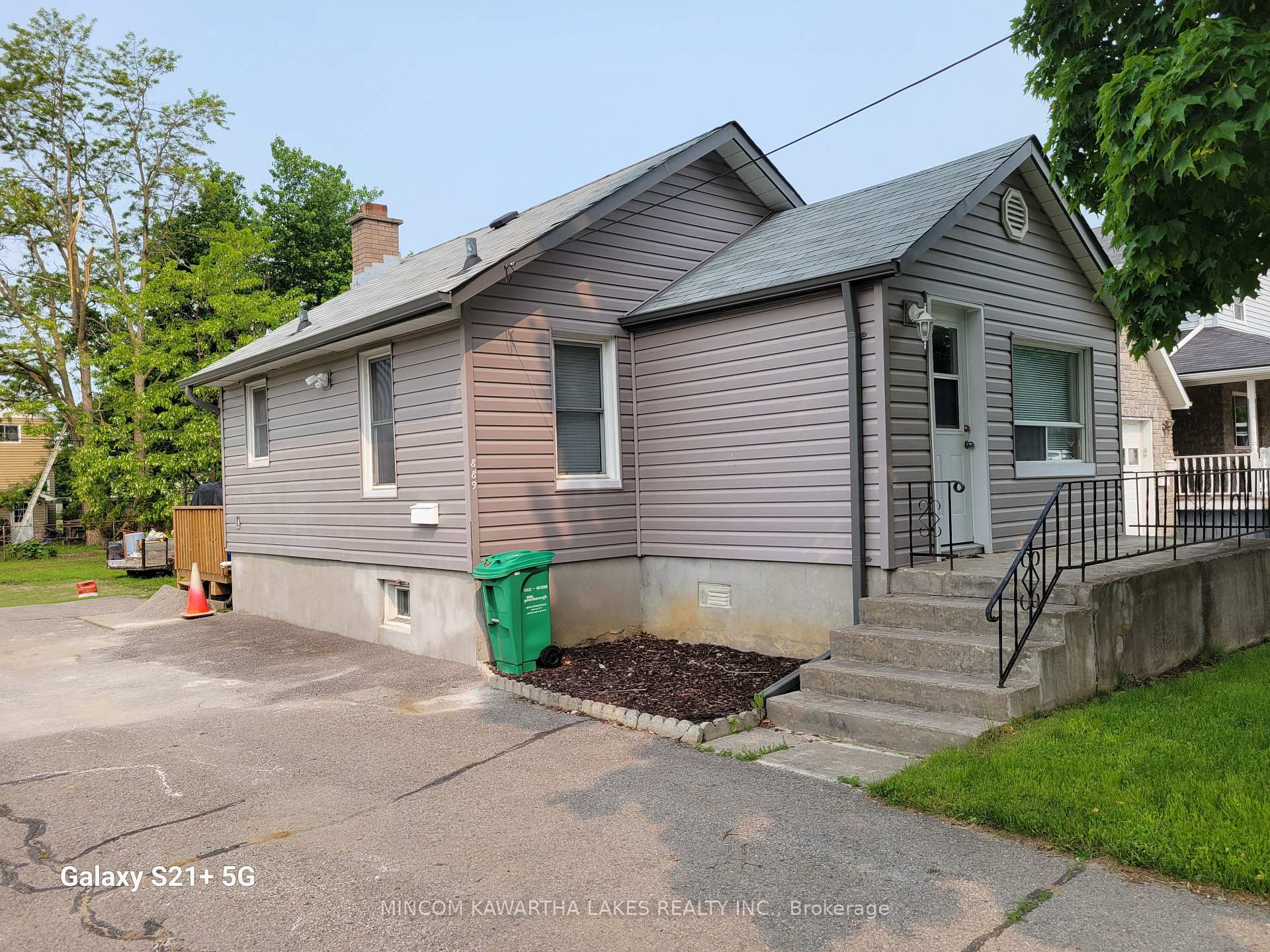 Photo 13 of 889 Western Avenue, Peterborough, Otonabee Ward 1 — HOMEH