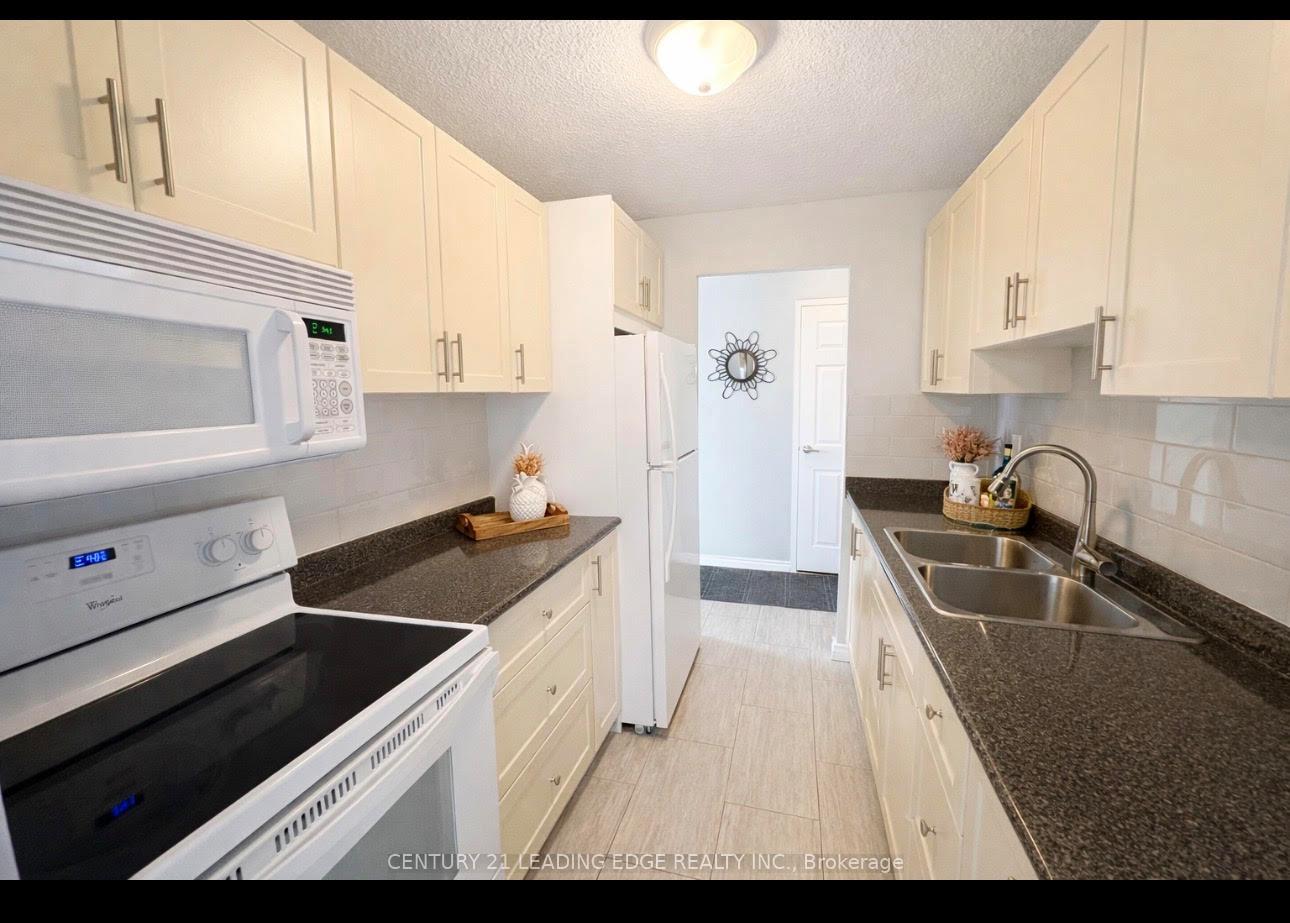 Front of Unit 209, 936 Glen Street S