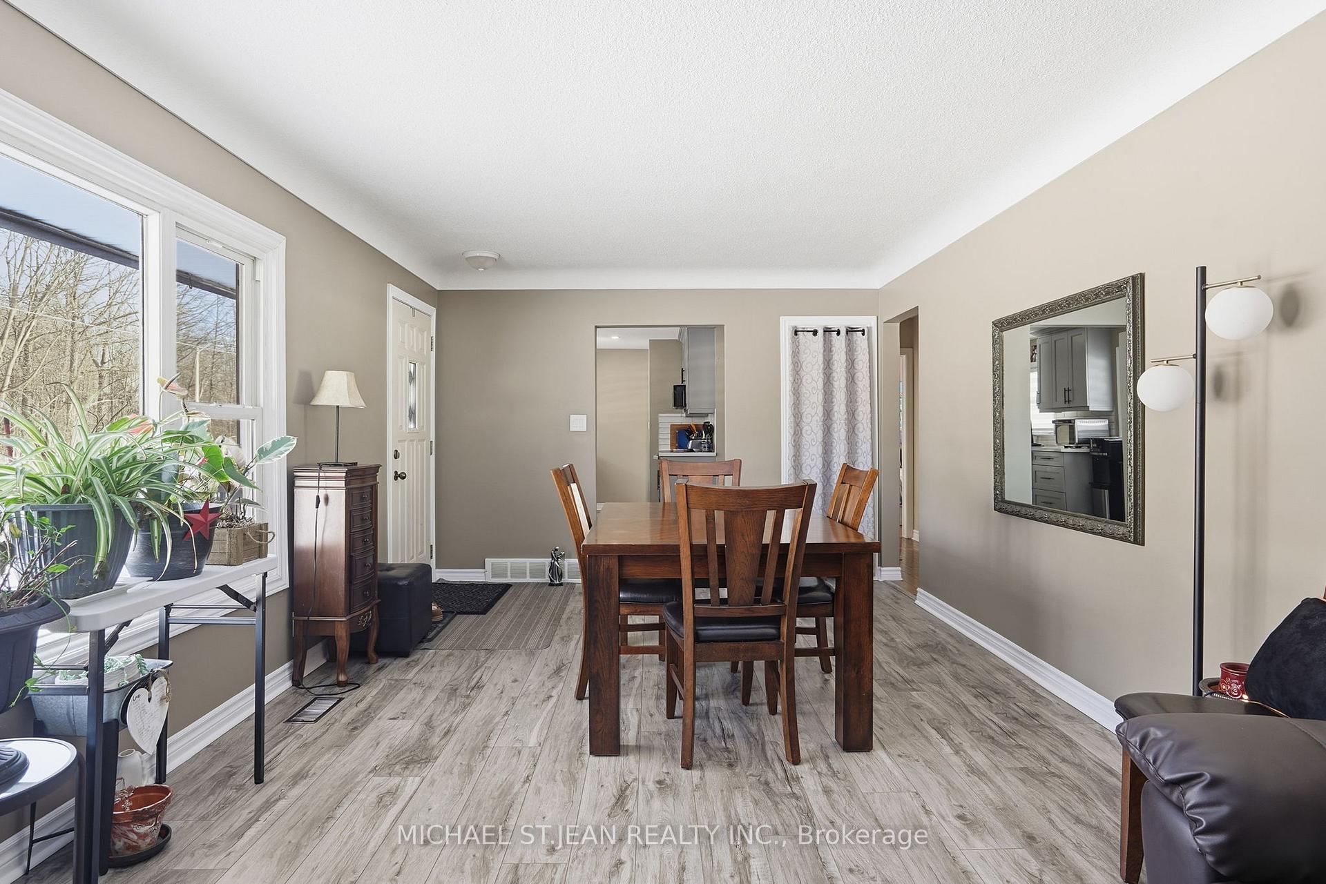 Photo 8 of 99 Forks Road, Welland, Dain City — HOMEH