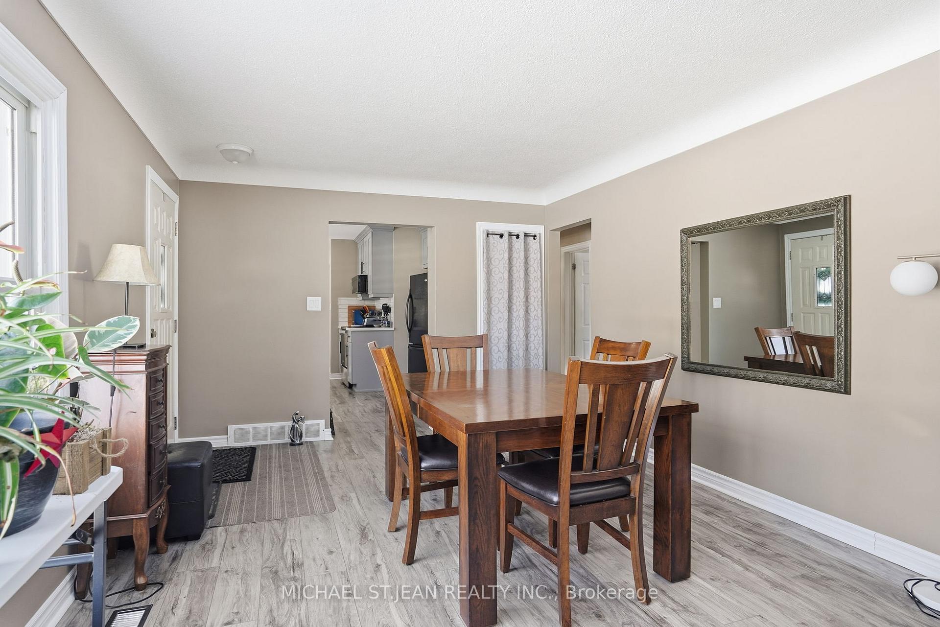 Photo 9 of 99 Forks Road, Welland, Dain City — HOMEH