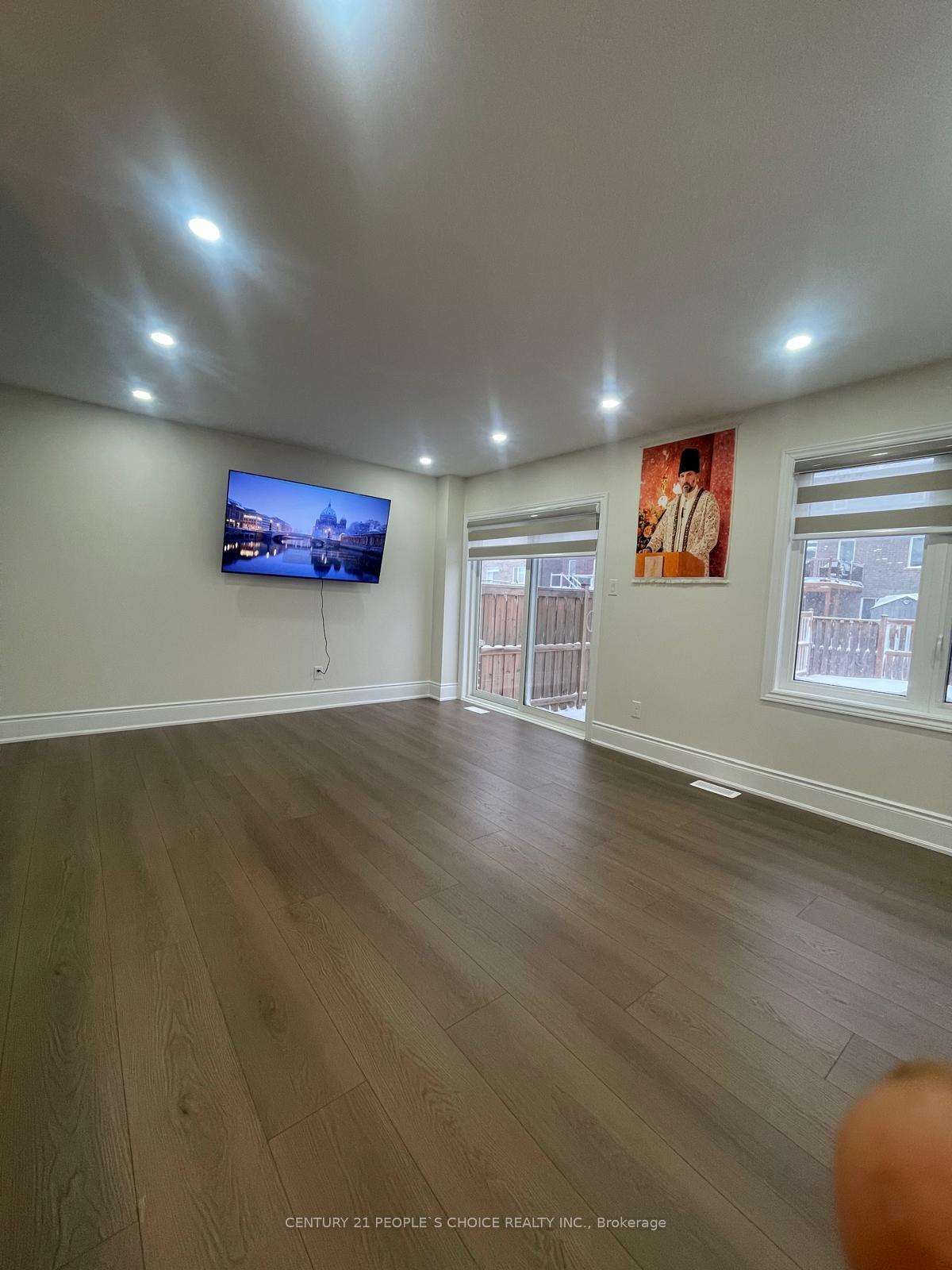 Photo 10 of 58 Renfrew Street, Kitchener — HOMEH