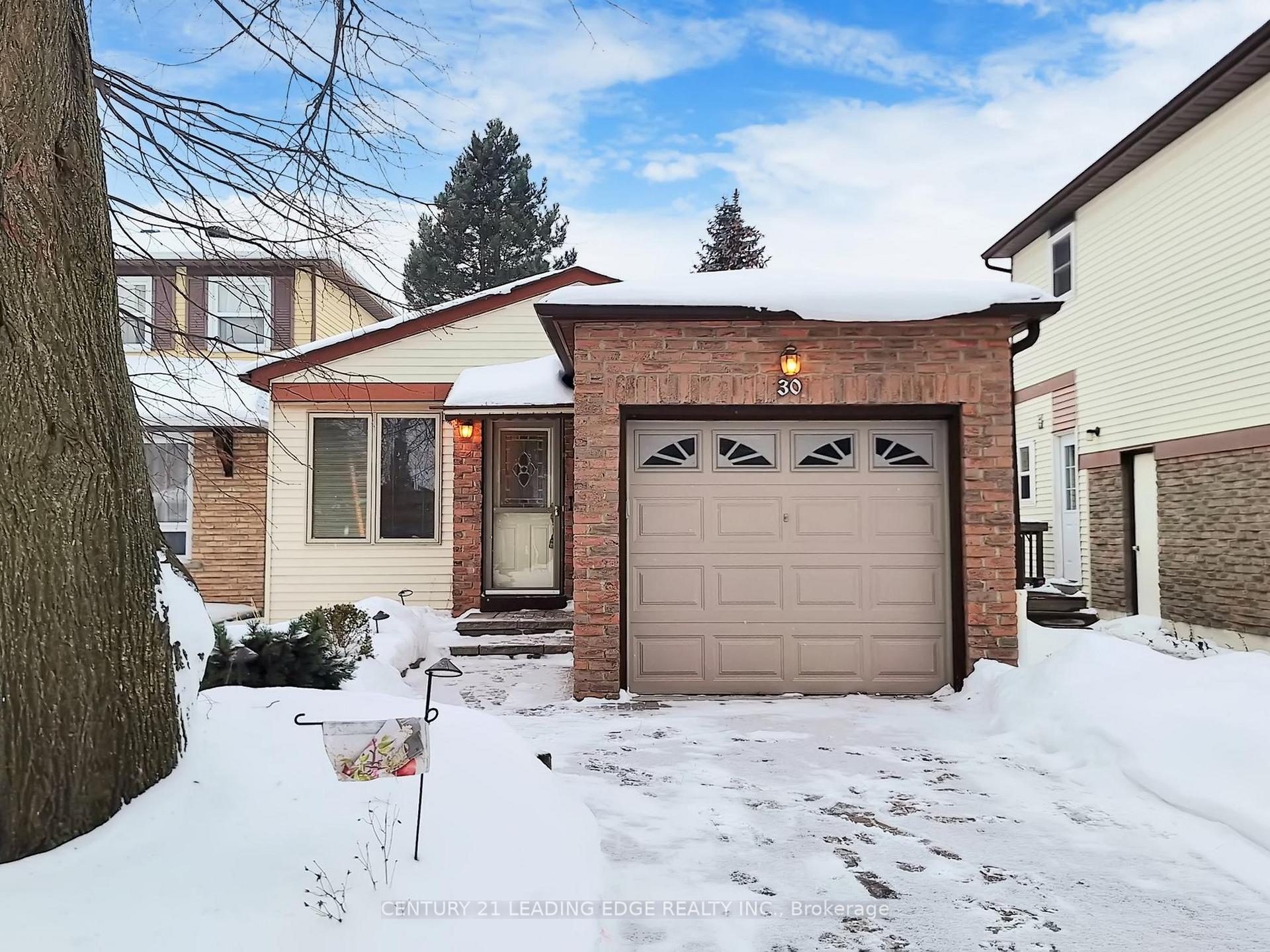 Photo 3 of 30 Madsen Crescent, Markham, Markville — HOMEH