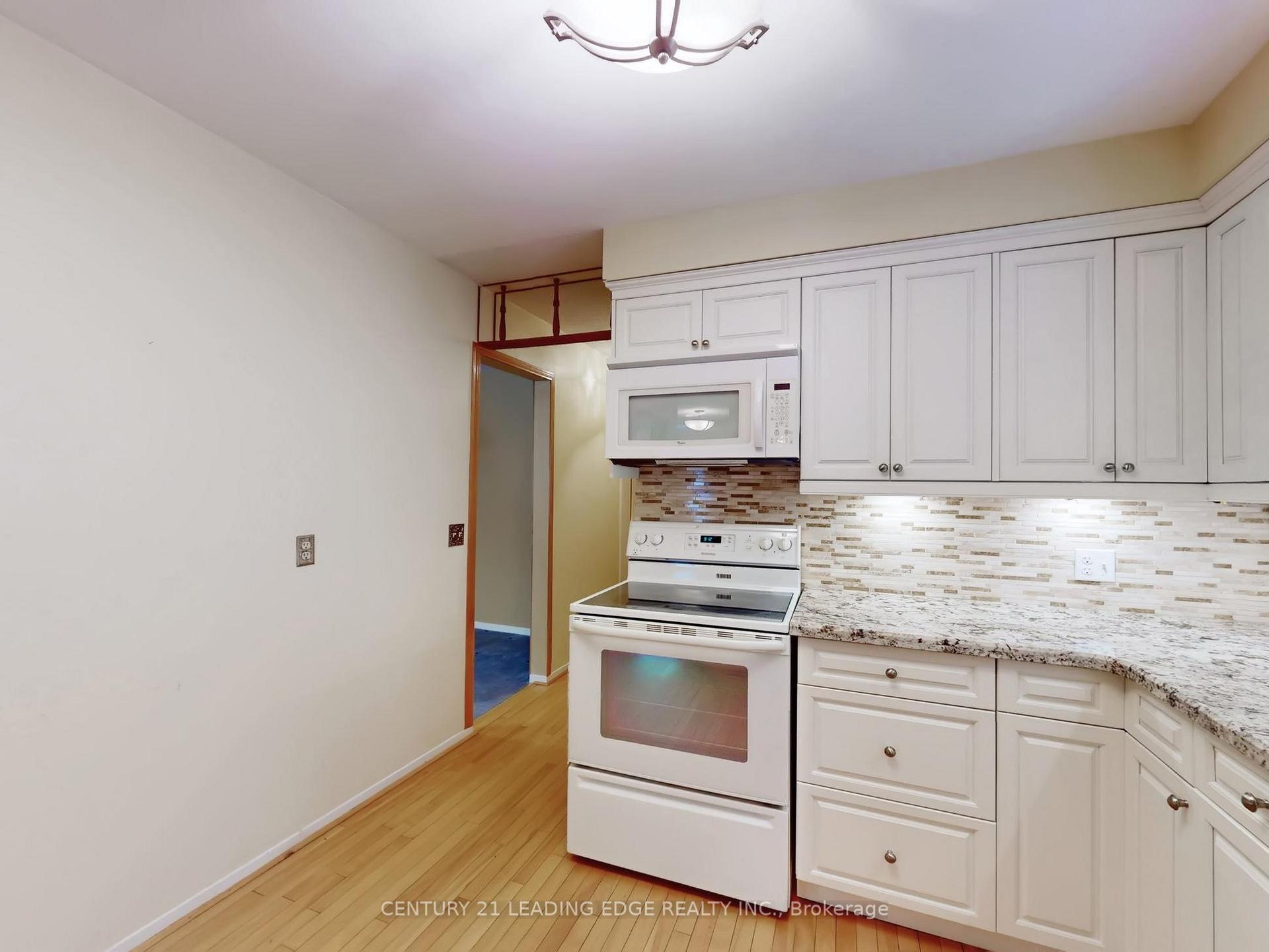 Photo 10 of 30 Madsen Crescent, Markham, Markville — HOMEH