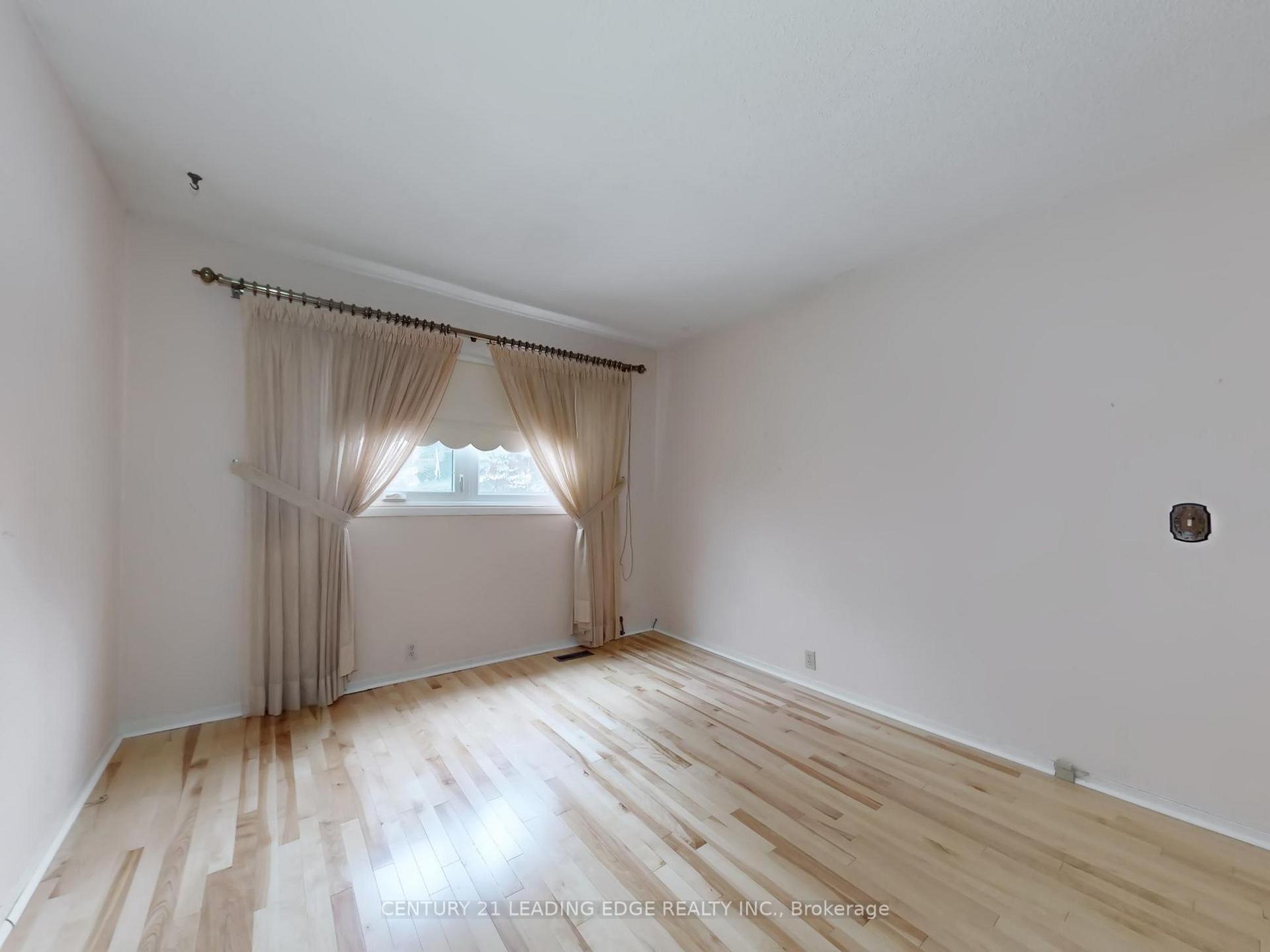 Photo 13 of 30 Madsen Crescent, Markham, Markville — HOMEH