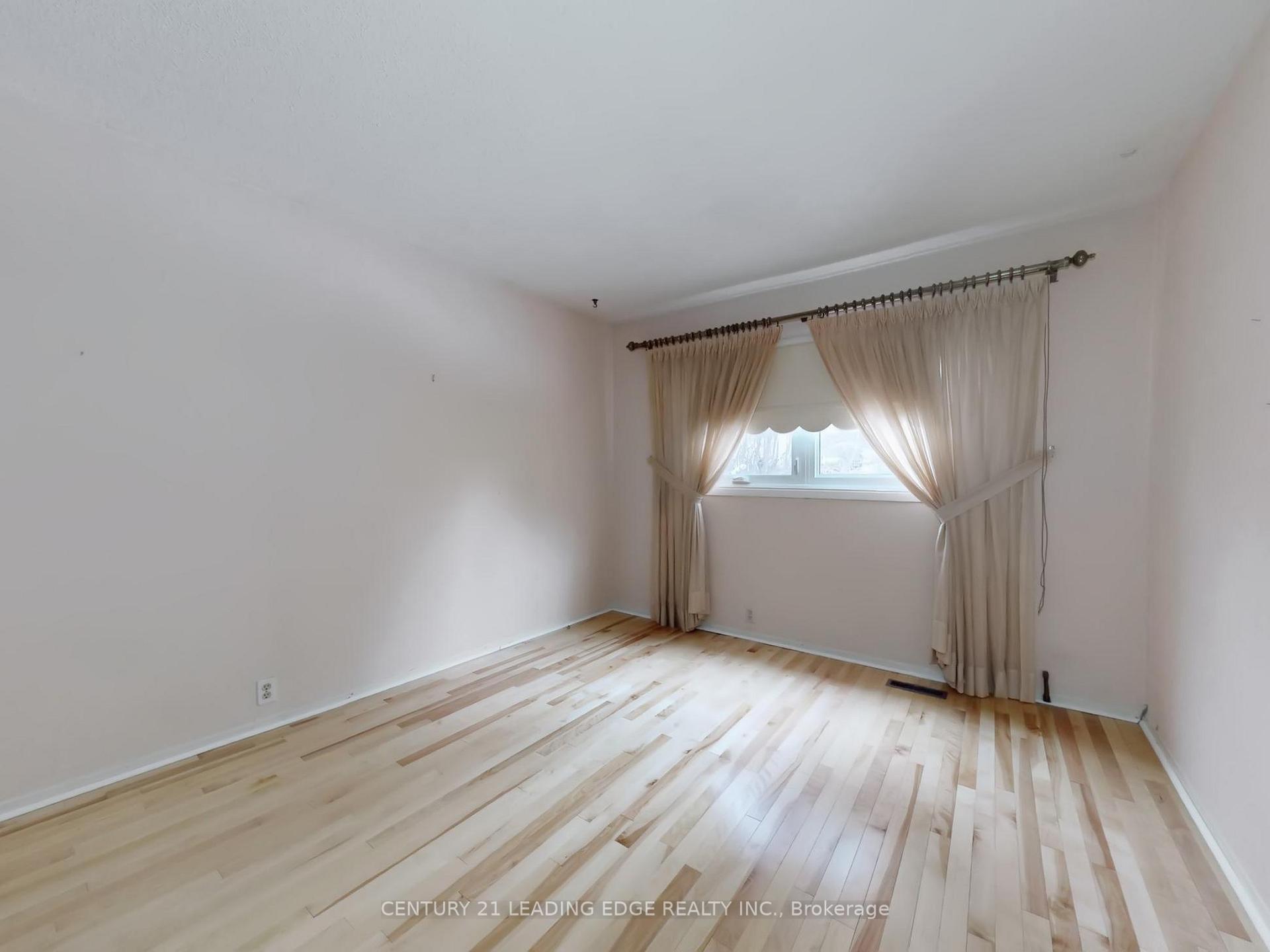 Photo 15 of 30 Madsen Crescent, Markham, Markville — HOMEH