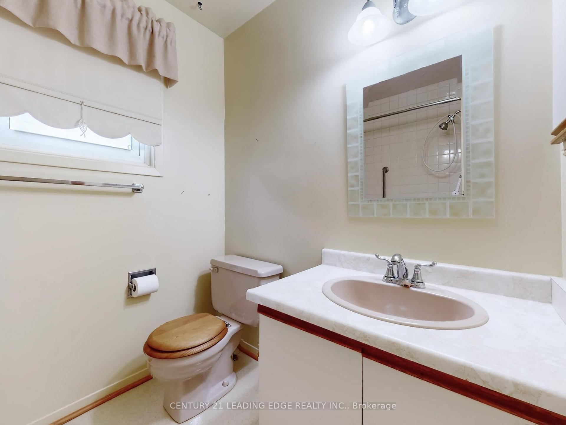 Photo 16 of 30 Madsen Crescent, Markham, Markville — HOMEH