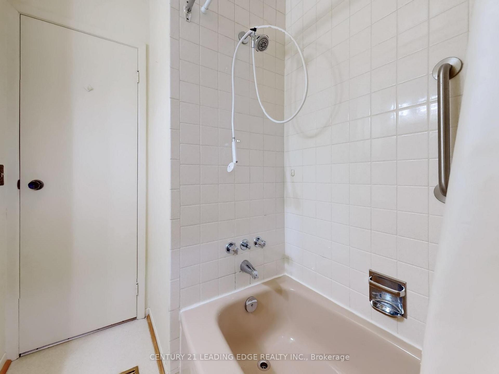 Photo 19 of 30 Madsen Crescent, Markham, Markville — HOMEH