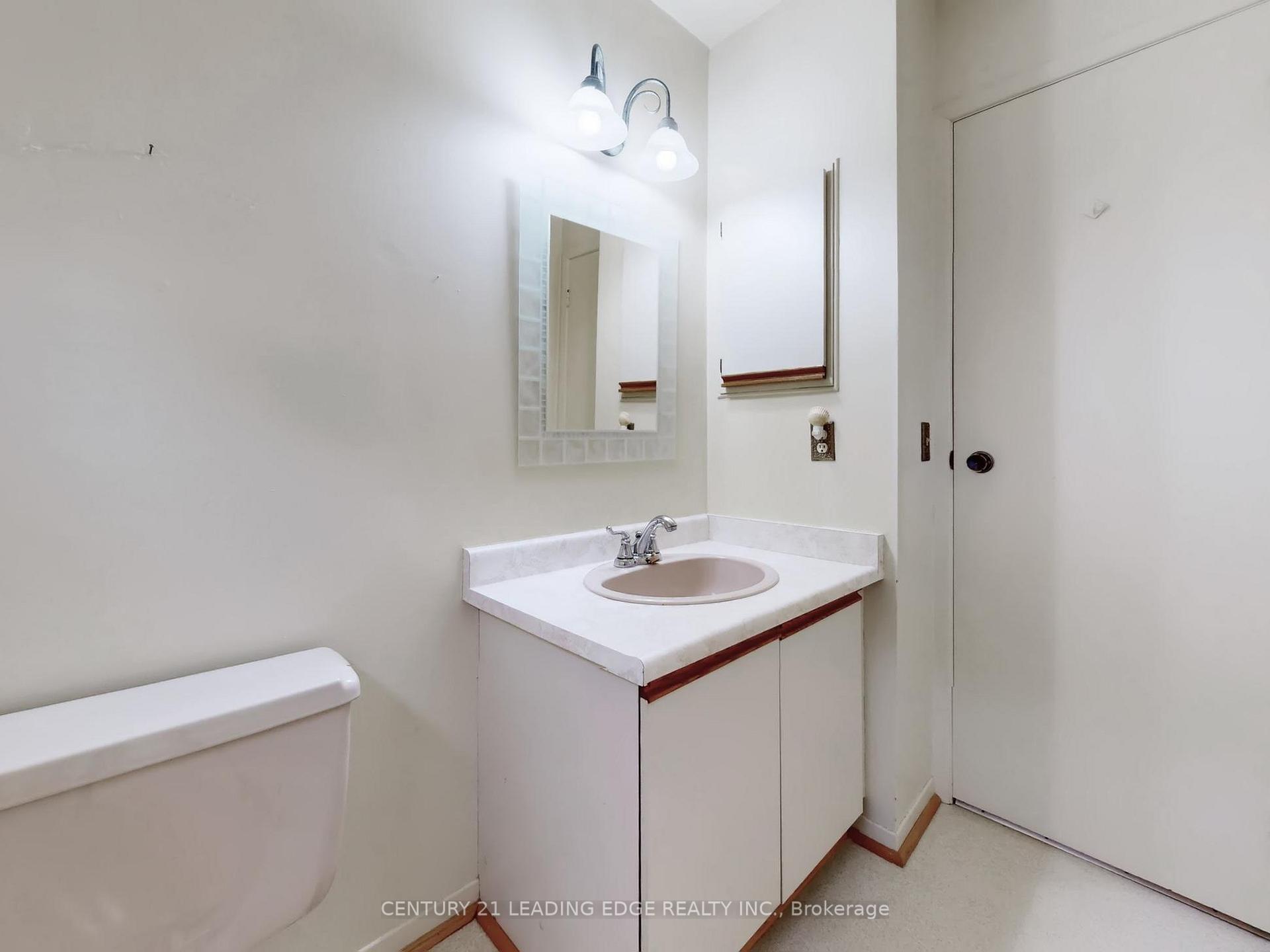Photo 21 of 30 Madsen Crescent, Markham, Markville — HOMEH