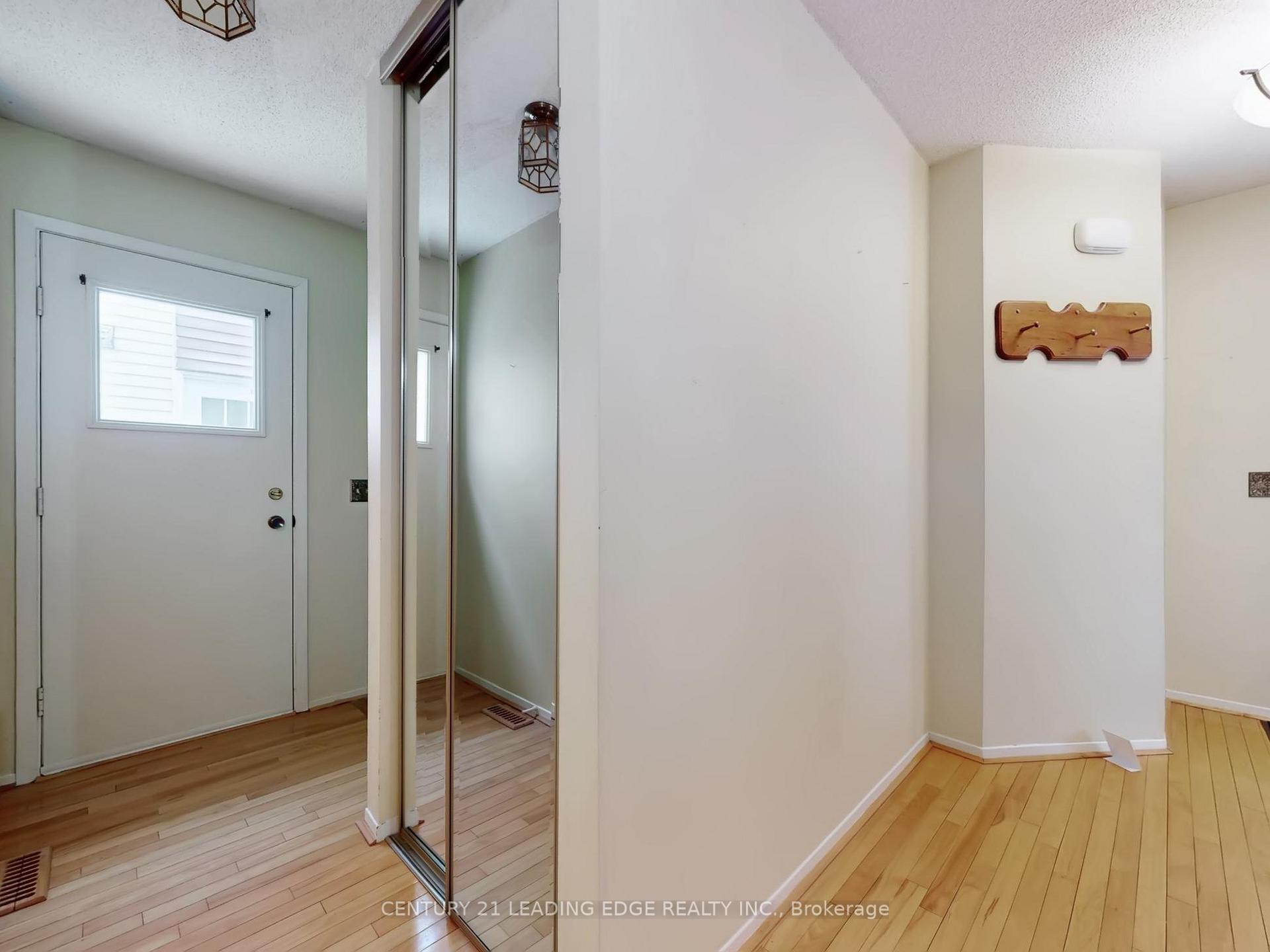 Photo 20 of 30 Madsen Crescent, Markham, Markville — HOMEH