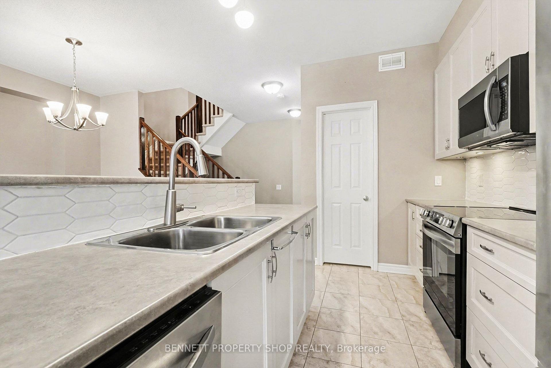 Photo 3 of 255 Mojave Crescent, Ottawa, Stittsville (North) — HOMEH