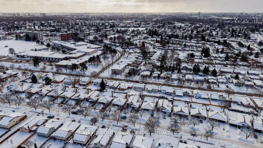 Photo 6 of 402 Heritage Drive, Kitchener — HOMEH