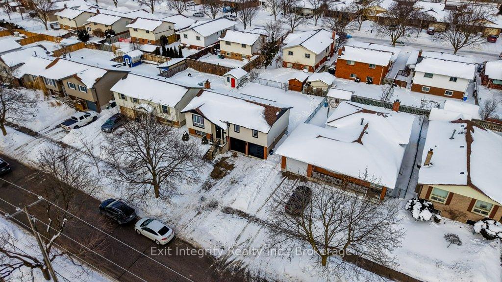 Photo 9 of 402 Heritage Drive, Kitchener — HOMEH