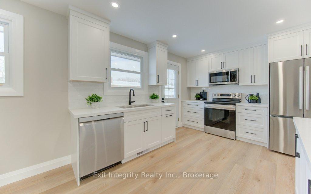 Photo 11 of 402 Heritage Drive, Kitchener — HOMEH