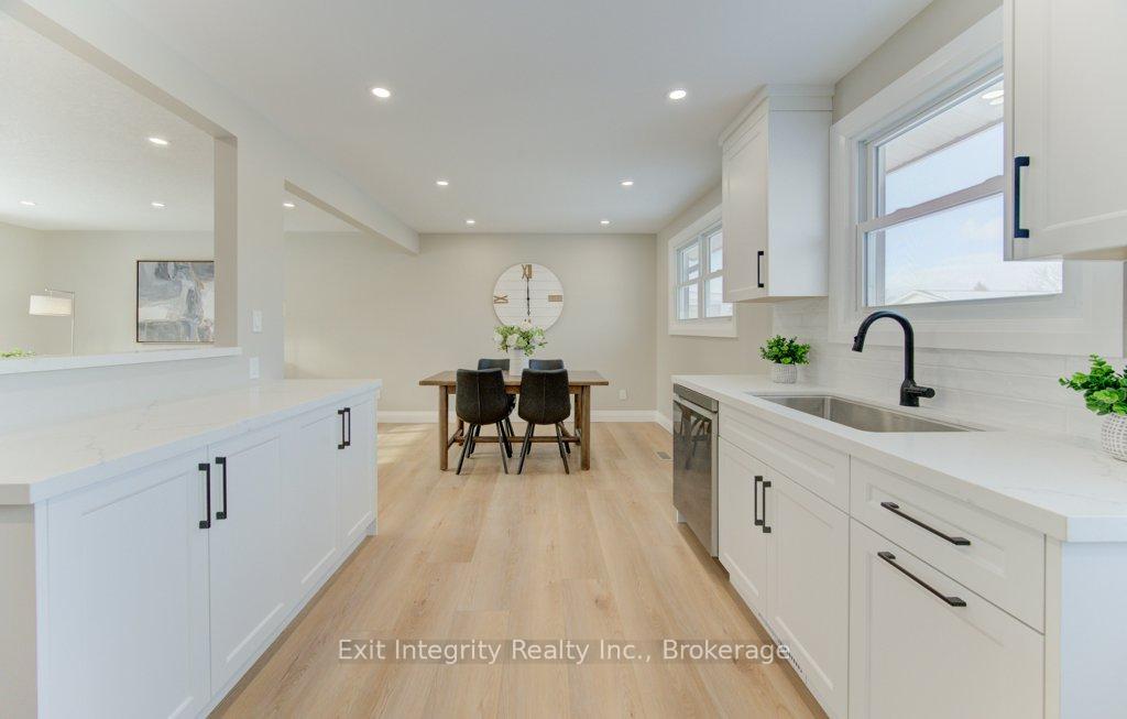 Photo 17 of 402 Heritage Drive, Kitchener — HOMEH