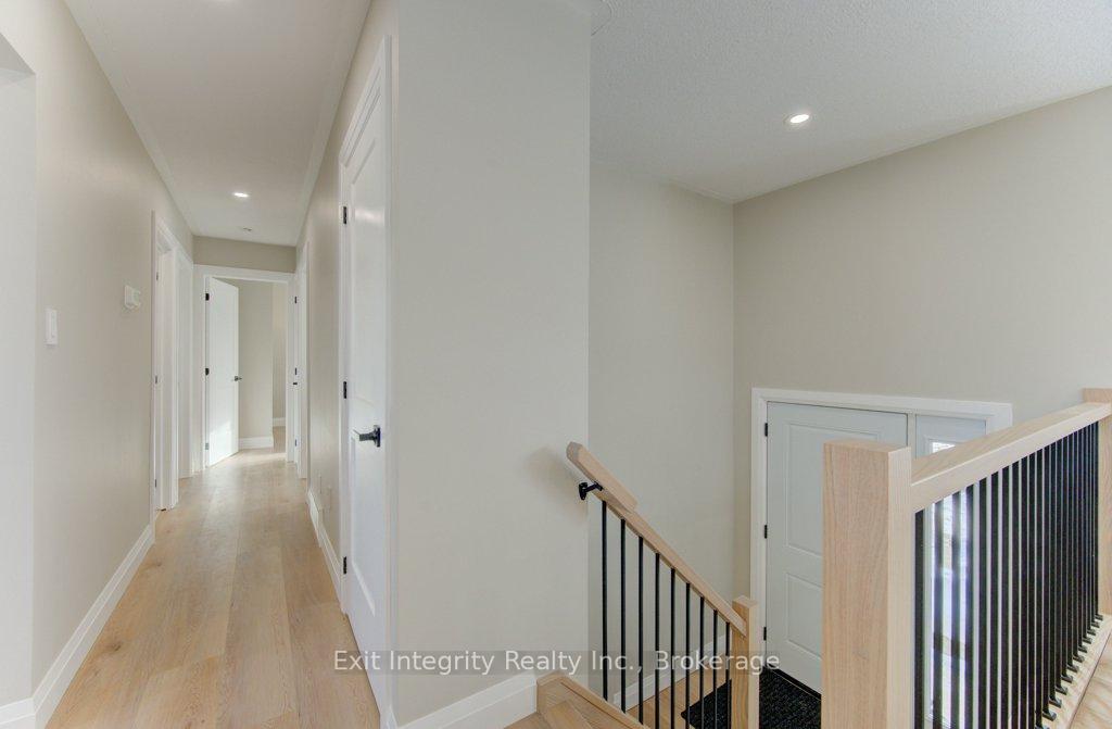 Photo 16 of 402 Heritage Drive, Kitchener — HOMEH